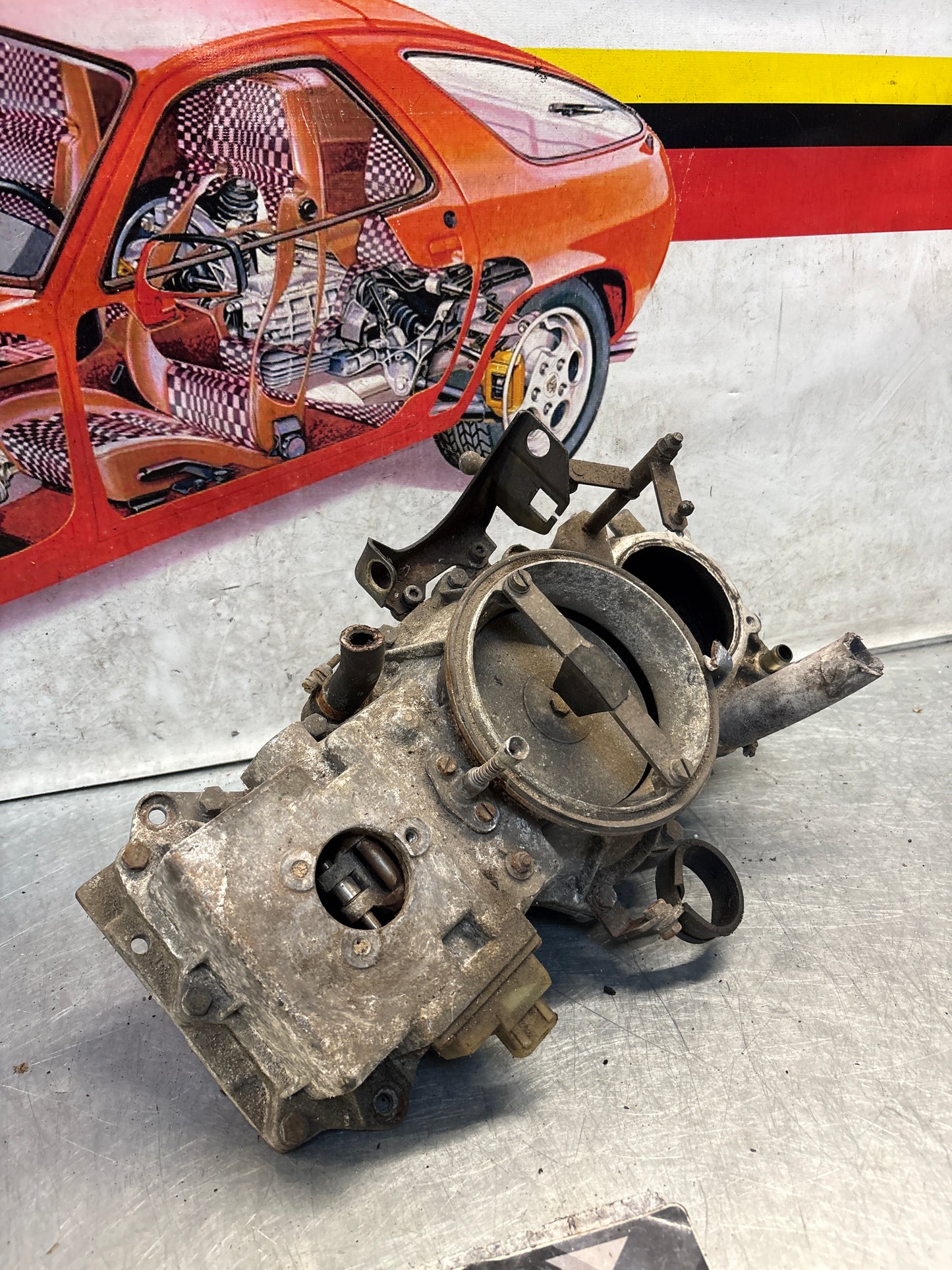 Porsche 928 throttle body, used 9281101935R / 0438120142