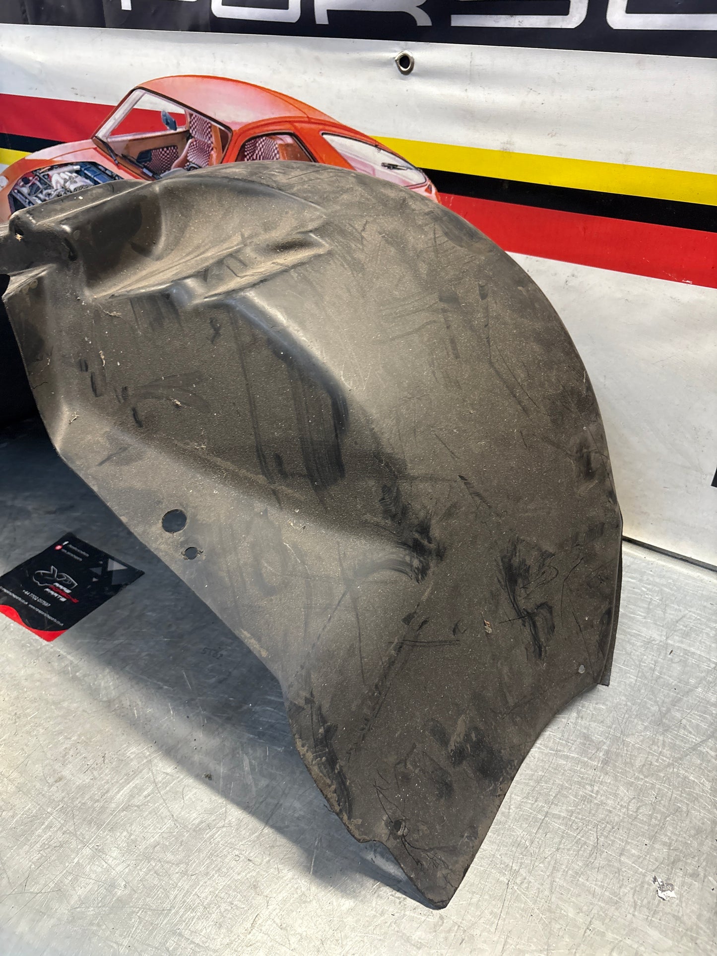 Porsche 928 wheel arch liner  Right 92850438205 Used