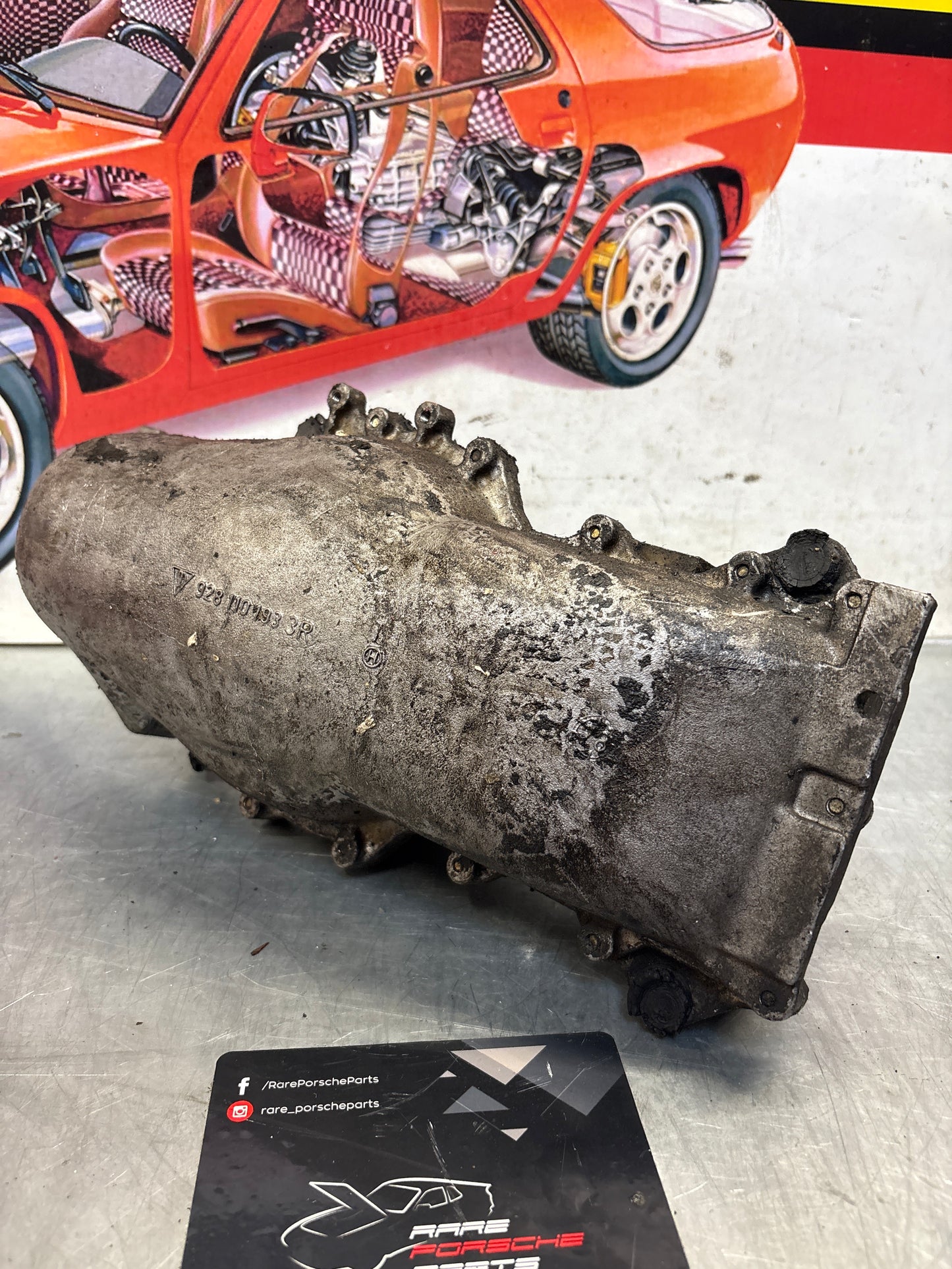 Porsche 928 throttle body, used 9281101933R / 0438120049