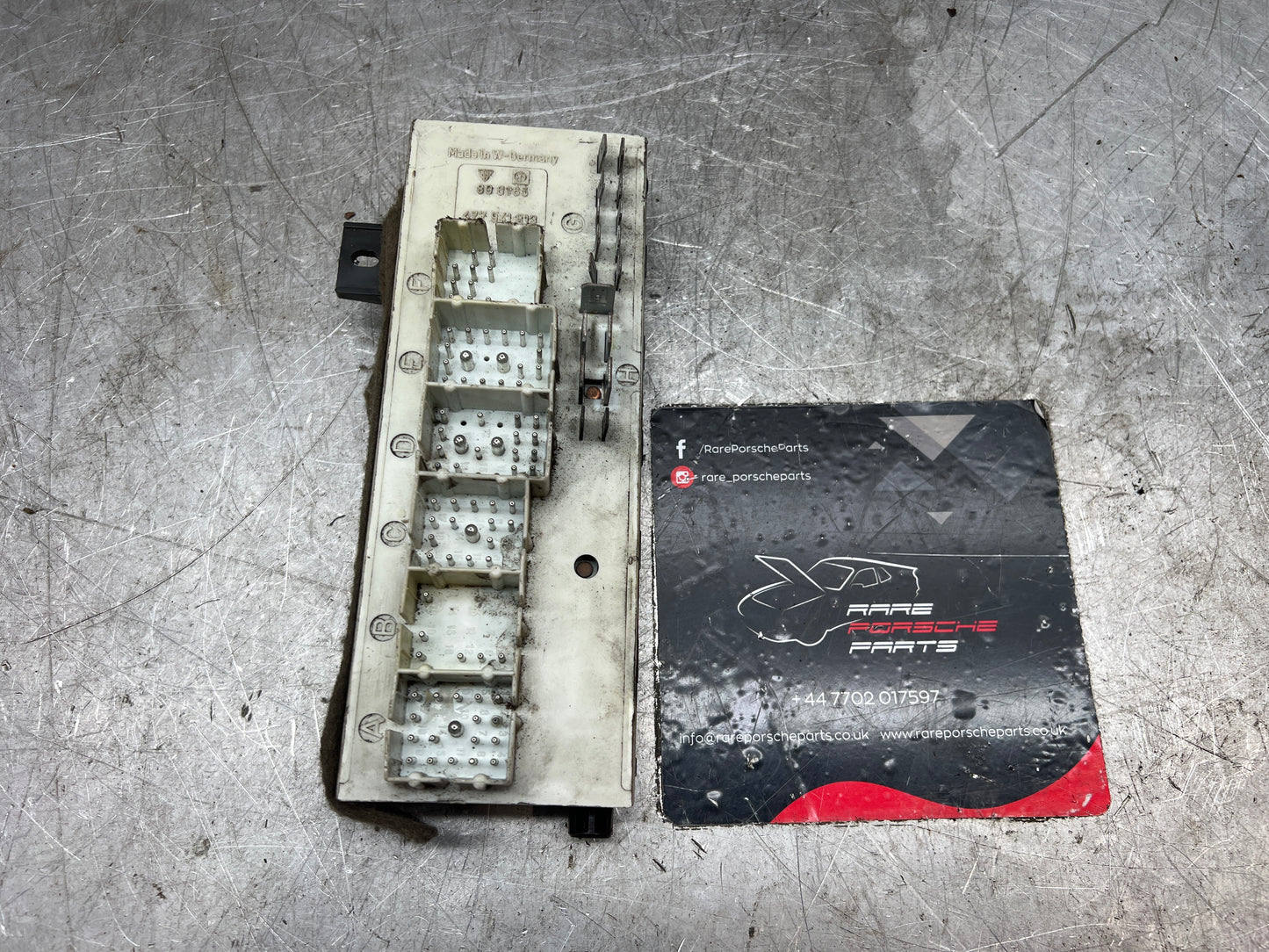 Porsche 924 944 (1979-1989) Fuse Box 477941813 used