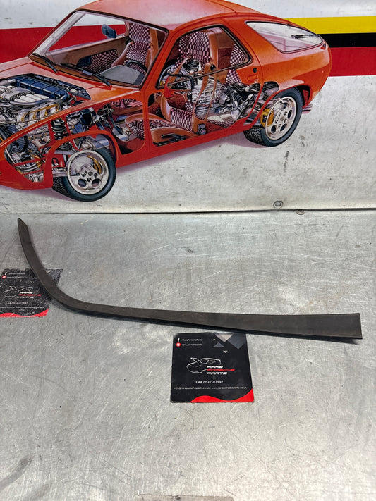 Porsche 924 left rear spoiler, used 477827557