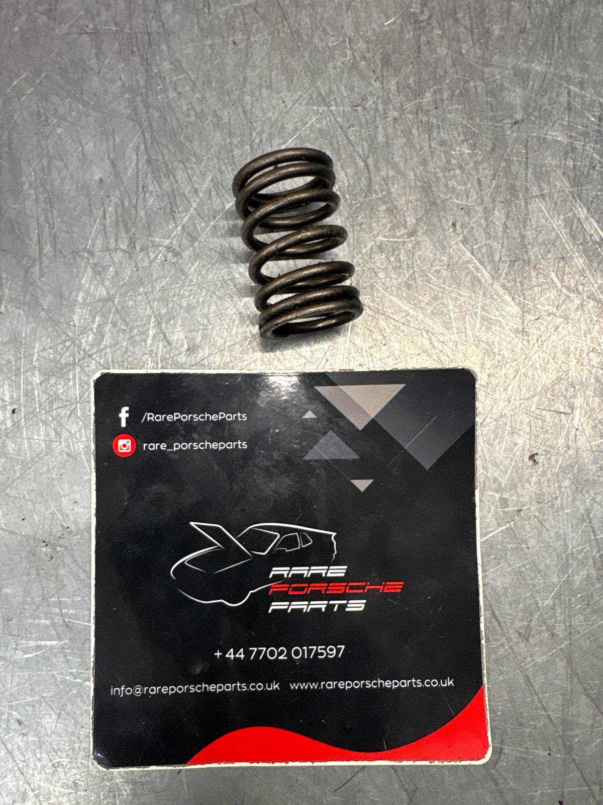 Porsche 924 outer valve spring, used 046109623