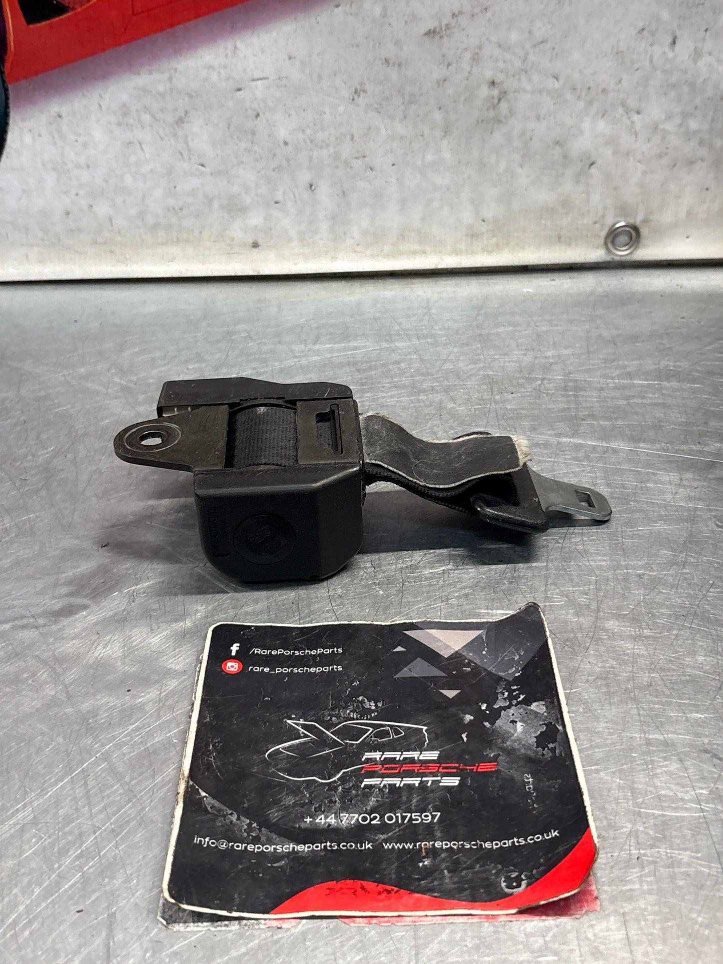 Porsche 928 rear right seat belt 92880302100