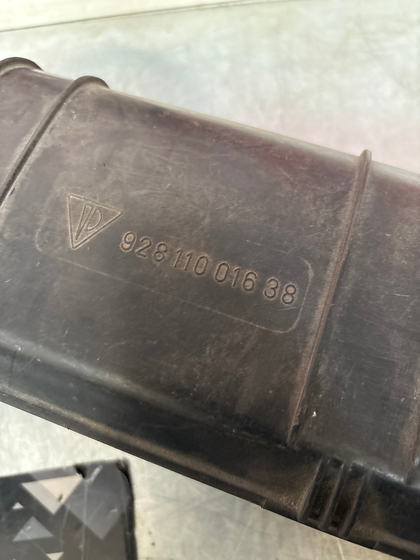 Porsche 928 Air Filter Box top part 92811001638, used