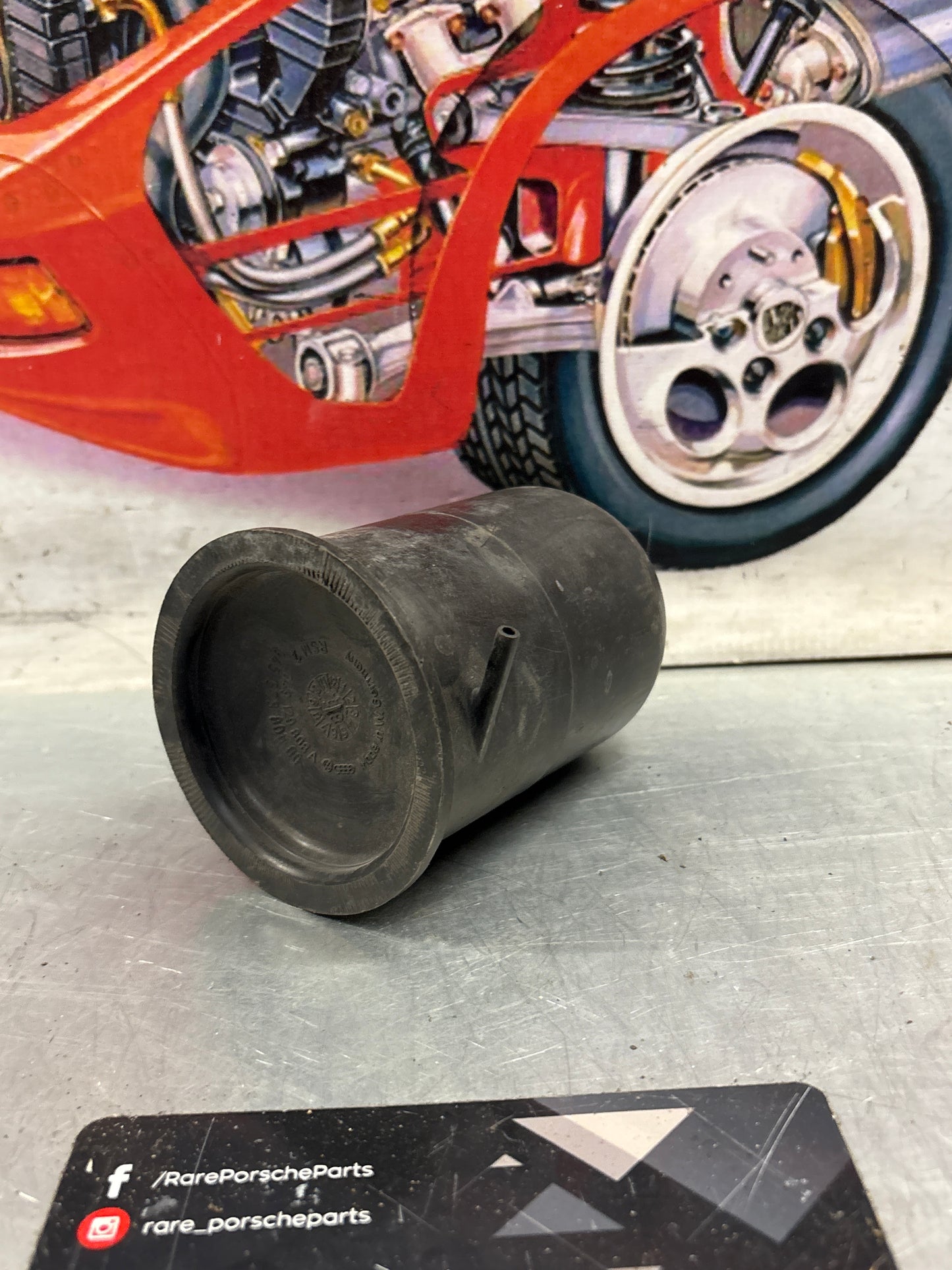 Porsche 944 (1986-1991) Vacuum Reservoir without Bracket 94557380800 / 049129808A used