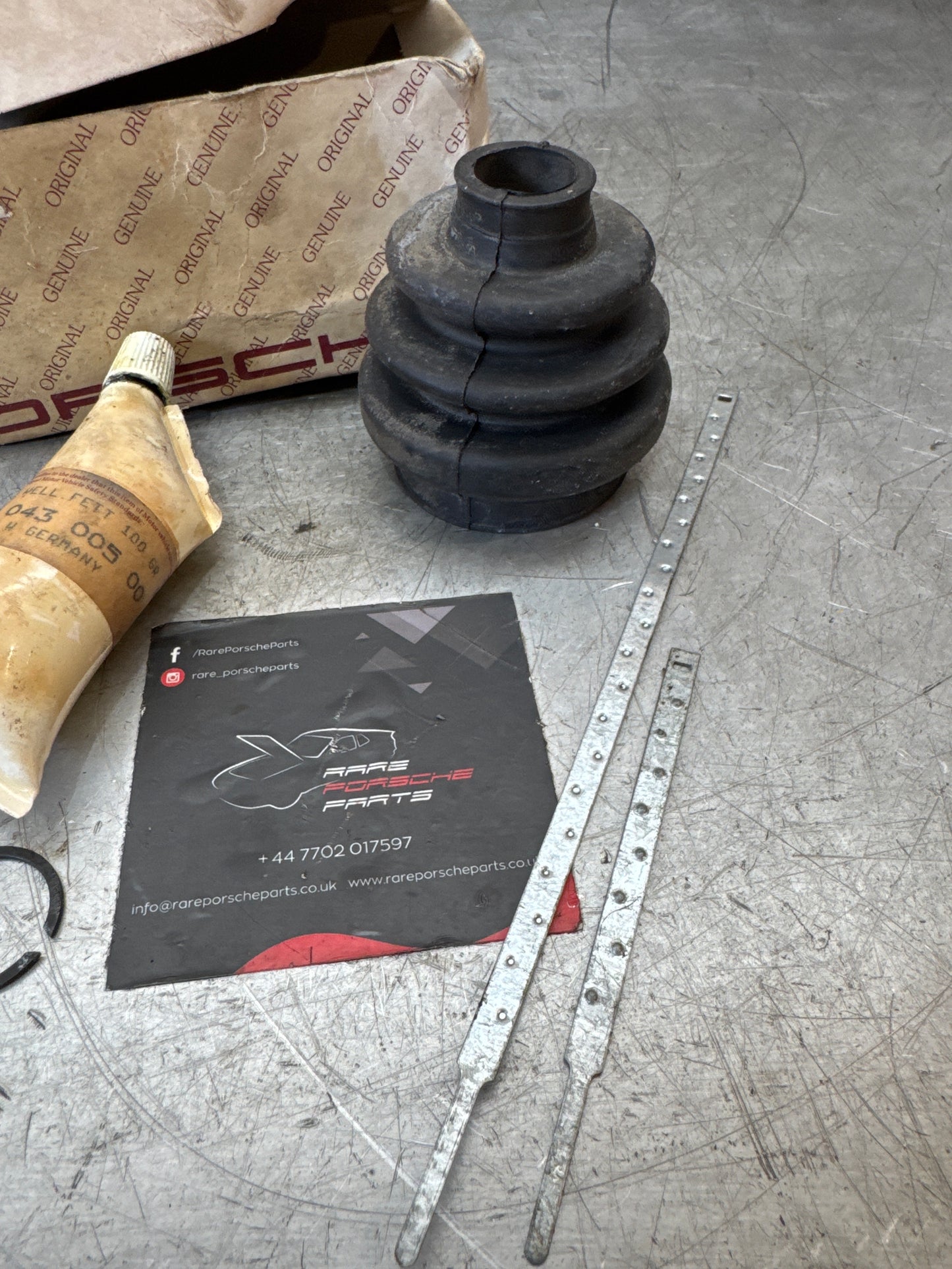 Porsche 928 CV Boot Kit 92833292402 NOS