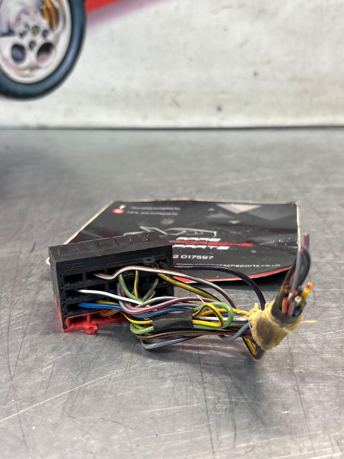 Porsche 944 85.5- fuse box pigtail, used black-red 92861233511