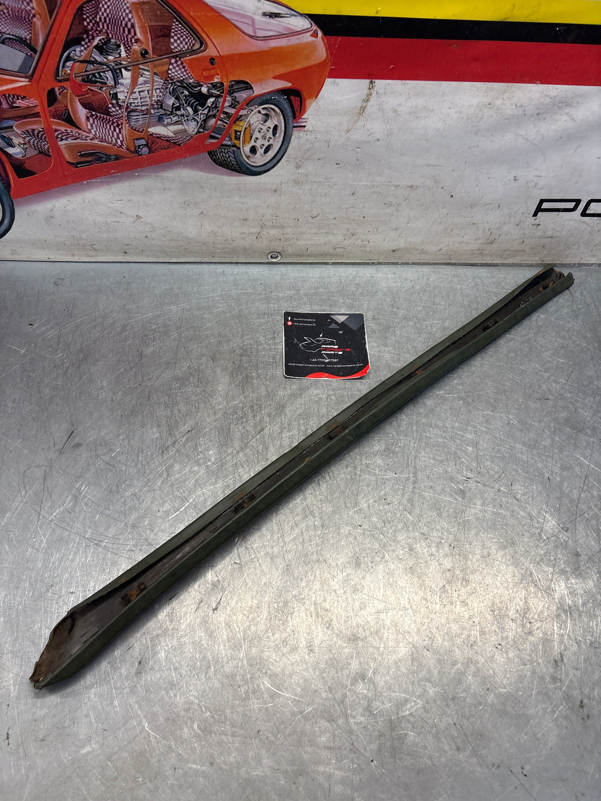 Porsche 928 tailgate trim, right, off side, green, 92855503802, used