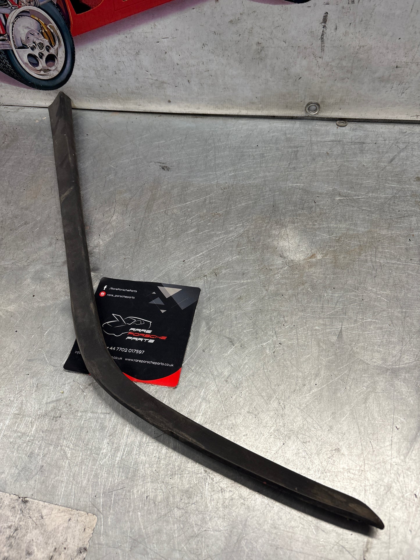 Porsche 924 right rear spoiler, used 477827558