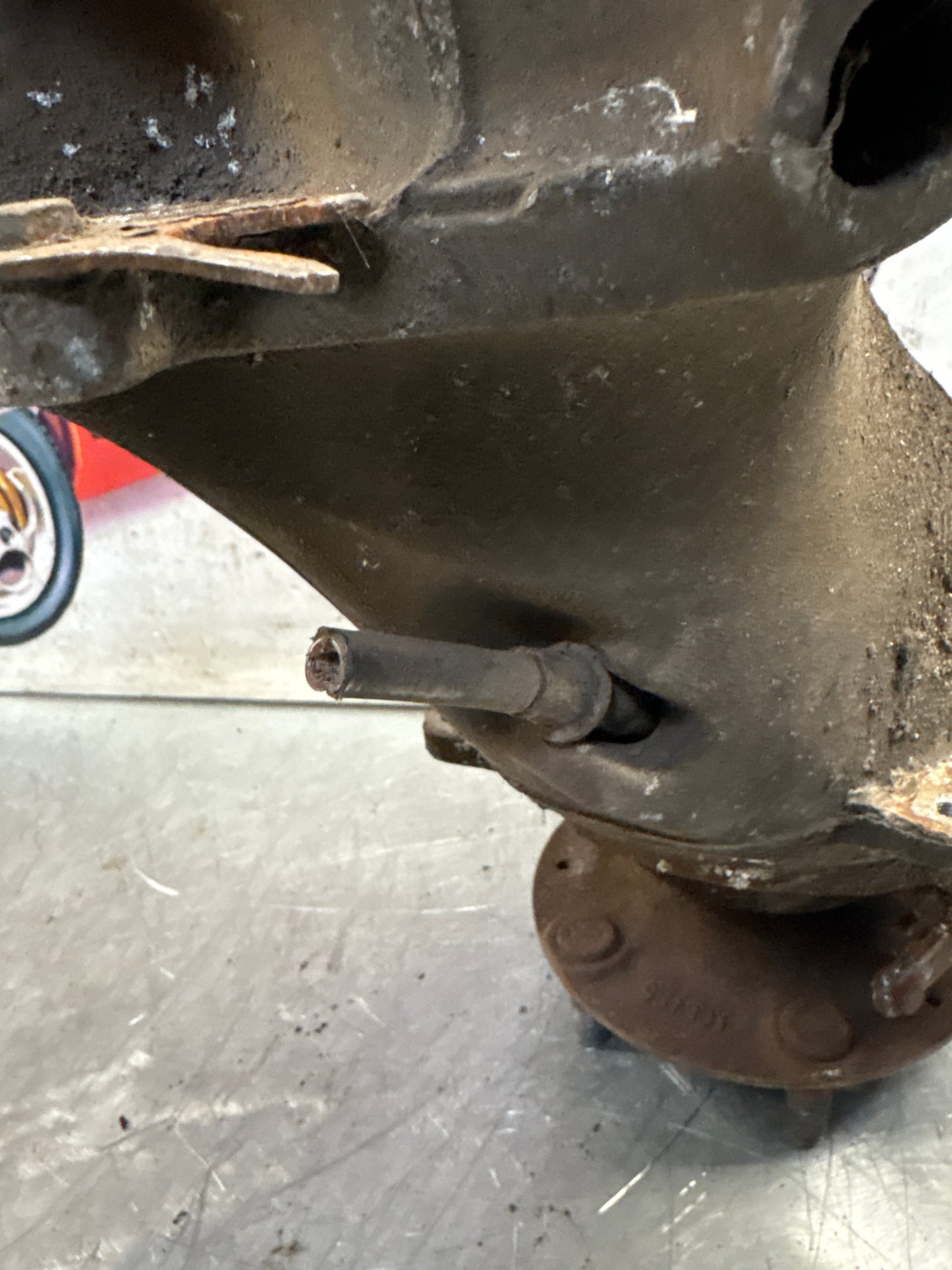 Porsche 944 alloy rear right trailing arm, used 95133151405 / 9513315144R used, with hubs