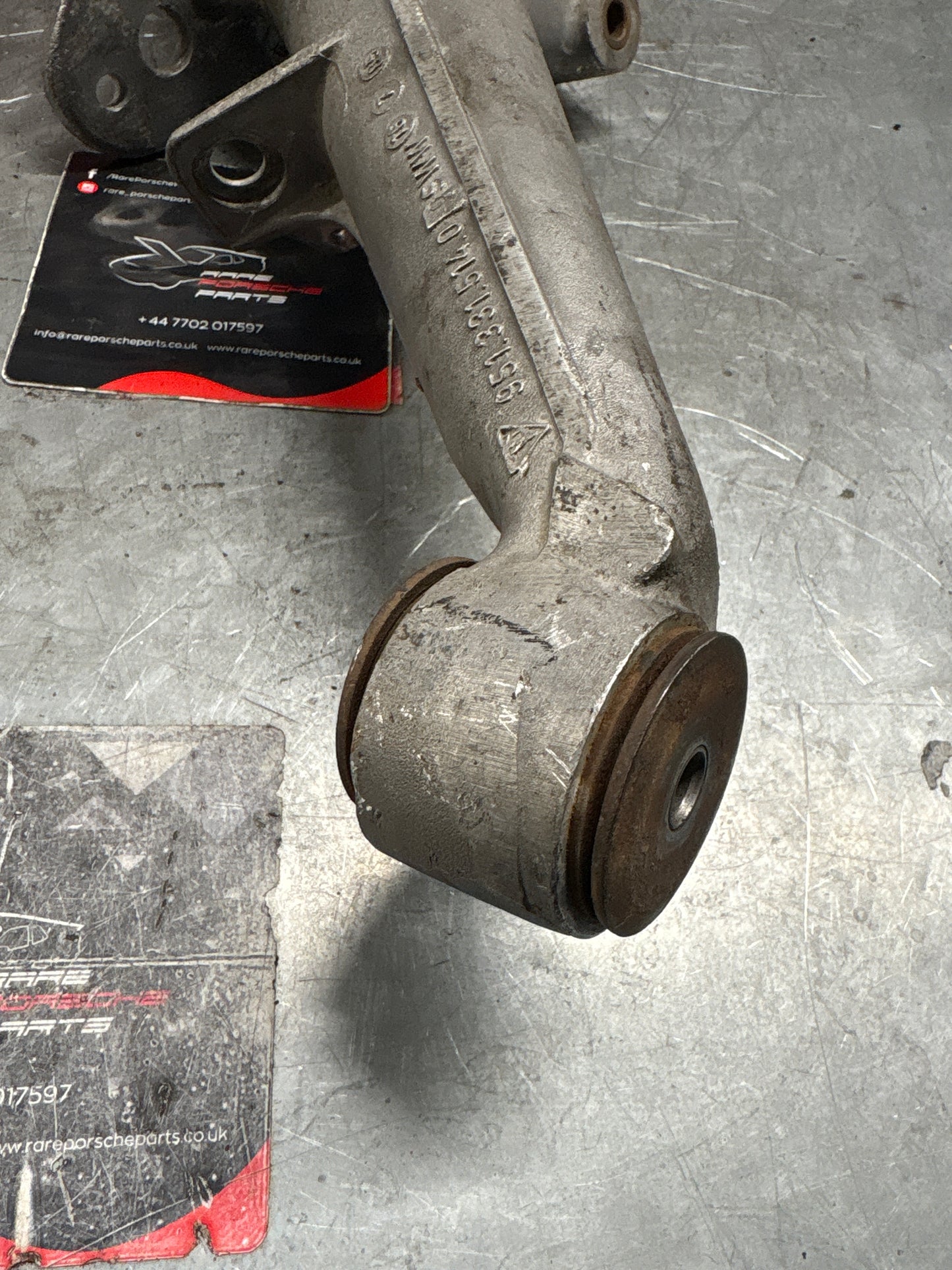 Porsche 944 alloy rear right trailing arm, used 95133151400 / 9513315144R used, with hubs