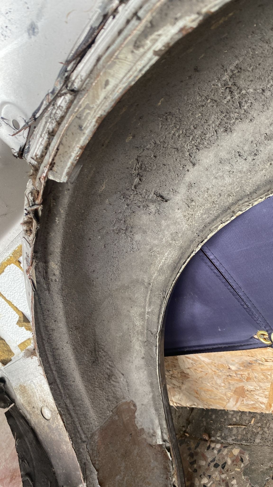 Porsche 944 left side cut, rear fender, 94450390303 with some rust