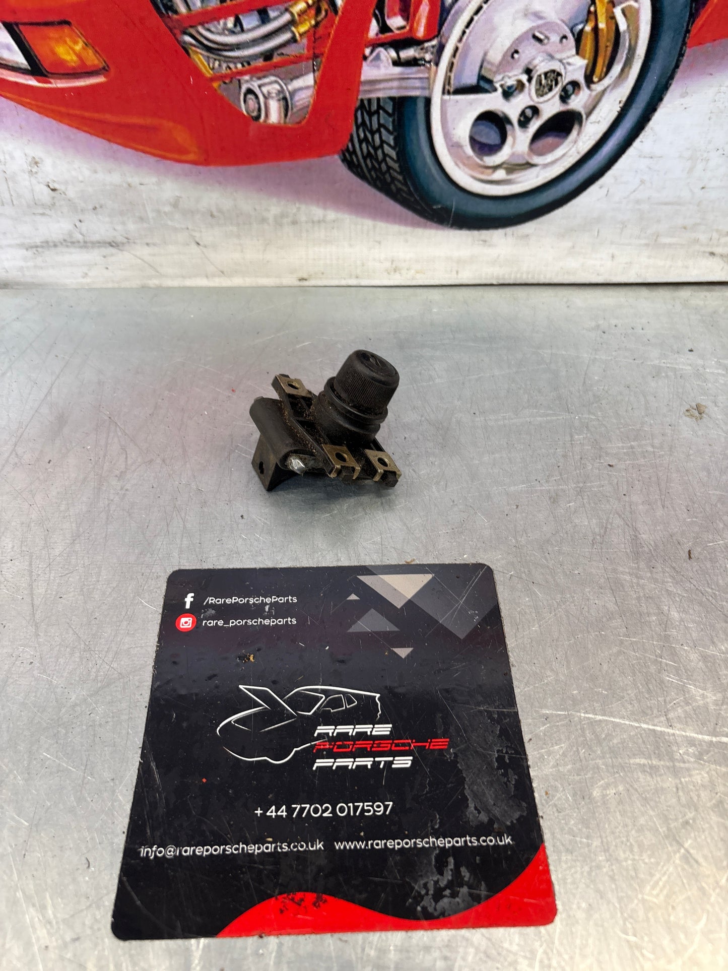 Porsche 944 glove box twist button lock. No key, used 94453895102