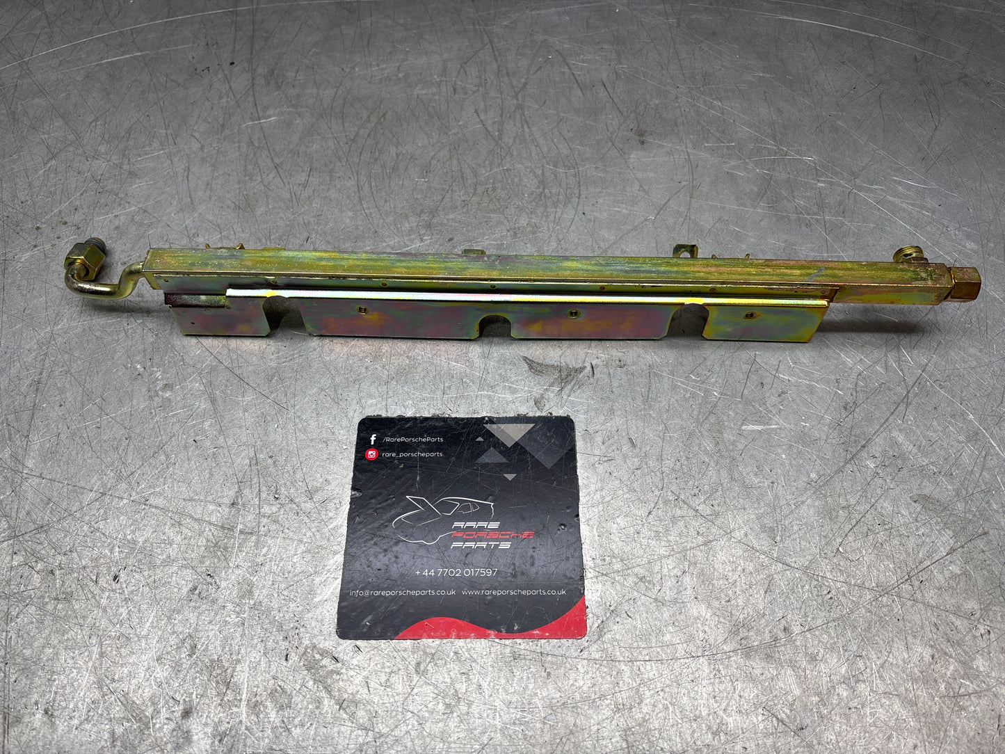 Porsche 928 S fuel rail, right, refurbished 92811008011