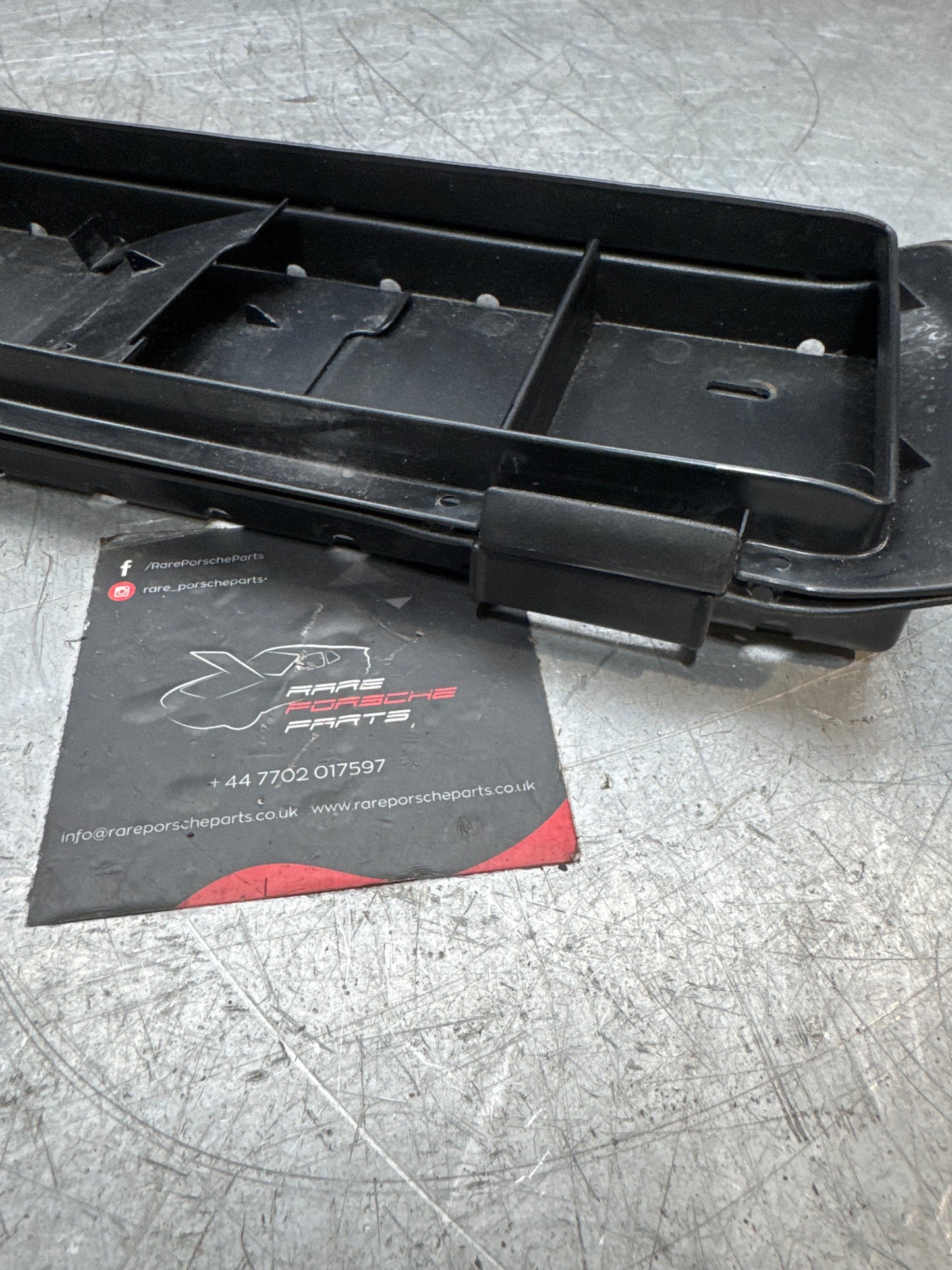 Porsche 928/944/924 middle armrest plastic insert, early type for square dash cars New 92755572903