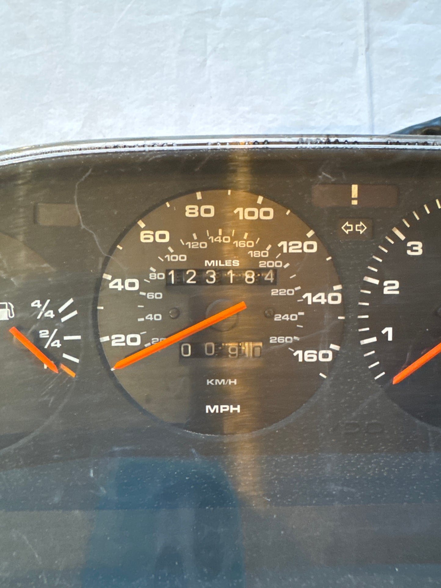 Porsche 944 dash clock binnacle pod speedometer, 94564131107 used 123184 miles plastic screen has some small scratches automatic