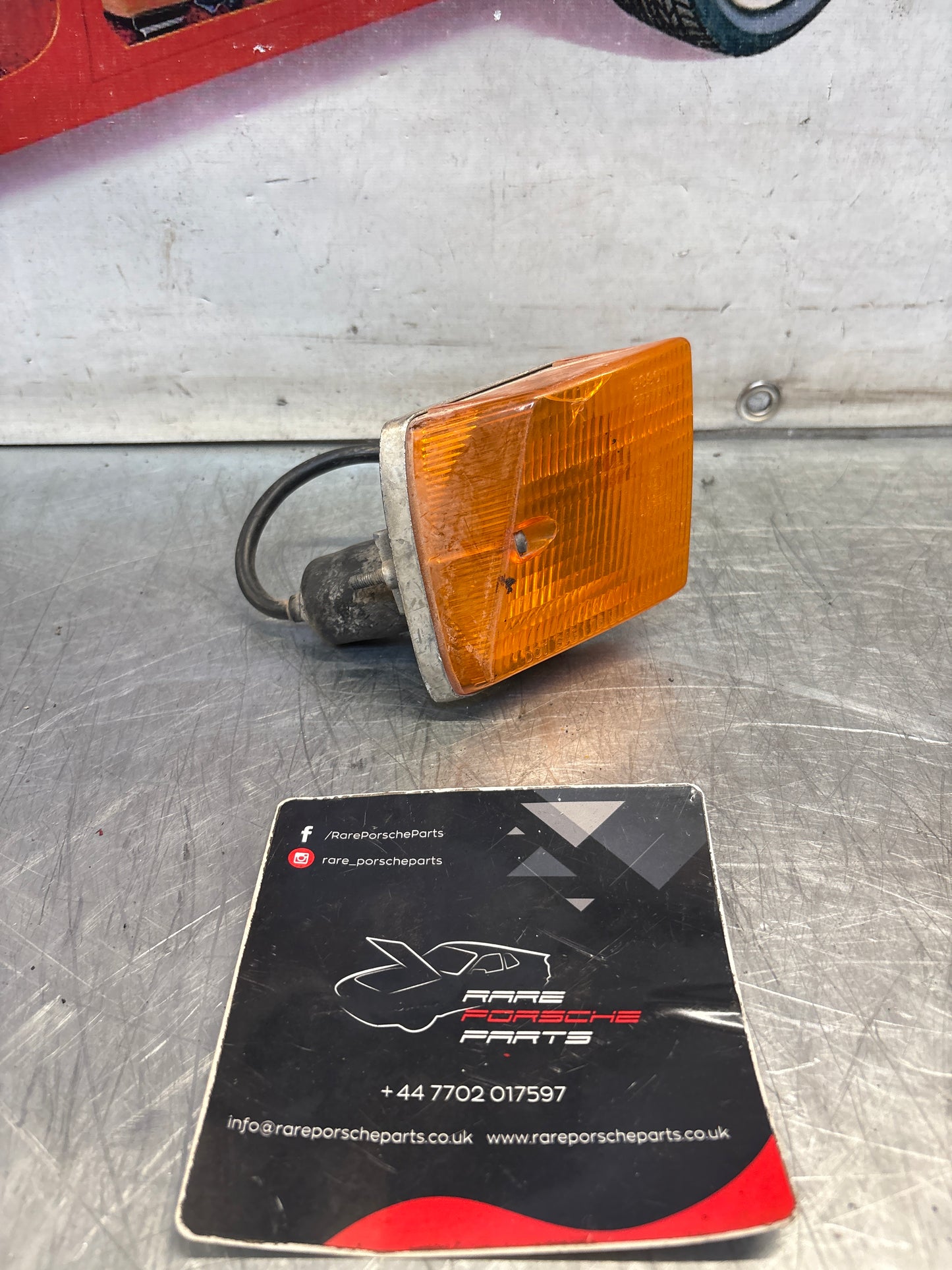 Porsche 928 pre facelift indicator lamp, right, used 0311315002 / 92863142100 cracked lense