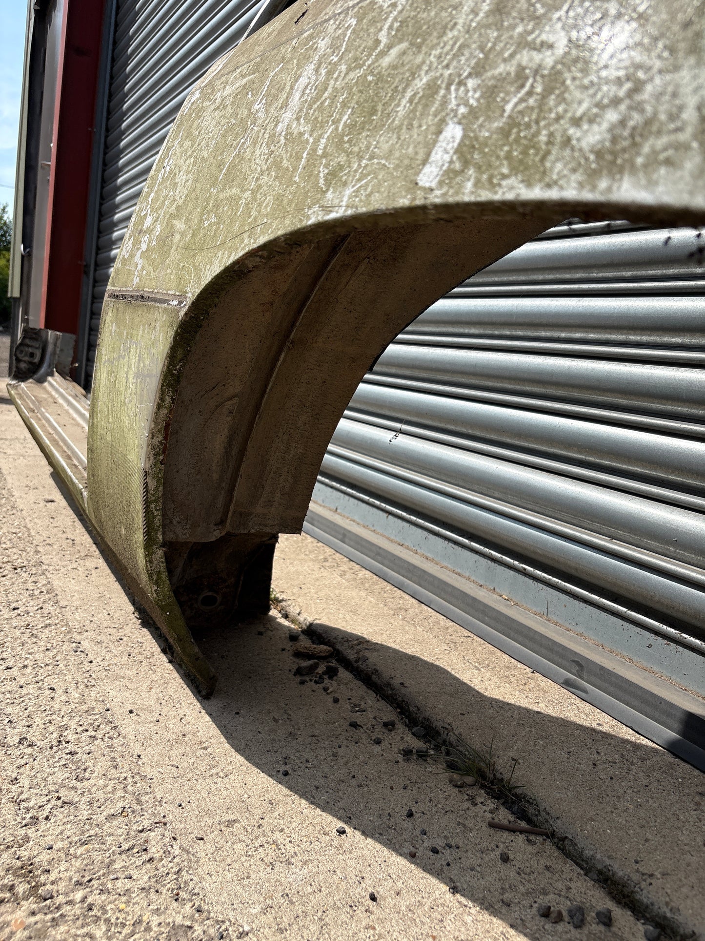 Porsche 924 left side cut, rear fender with sill