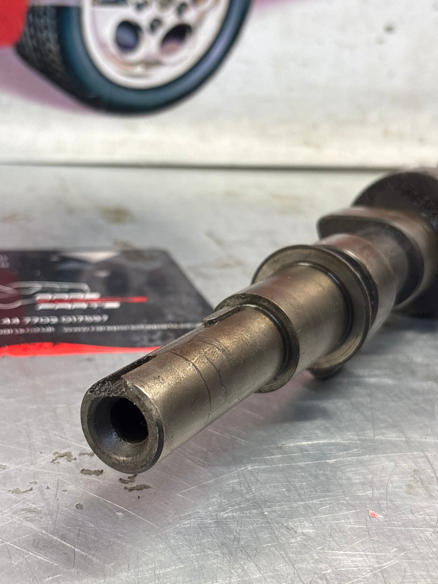 Porsche 928 cam shaft, for spares or repair 9281051880R