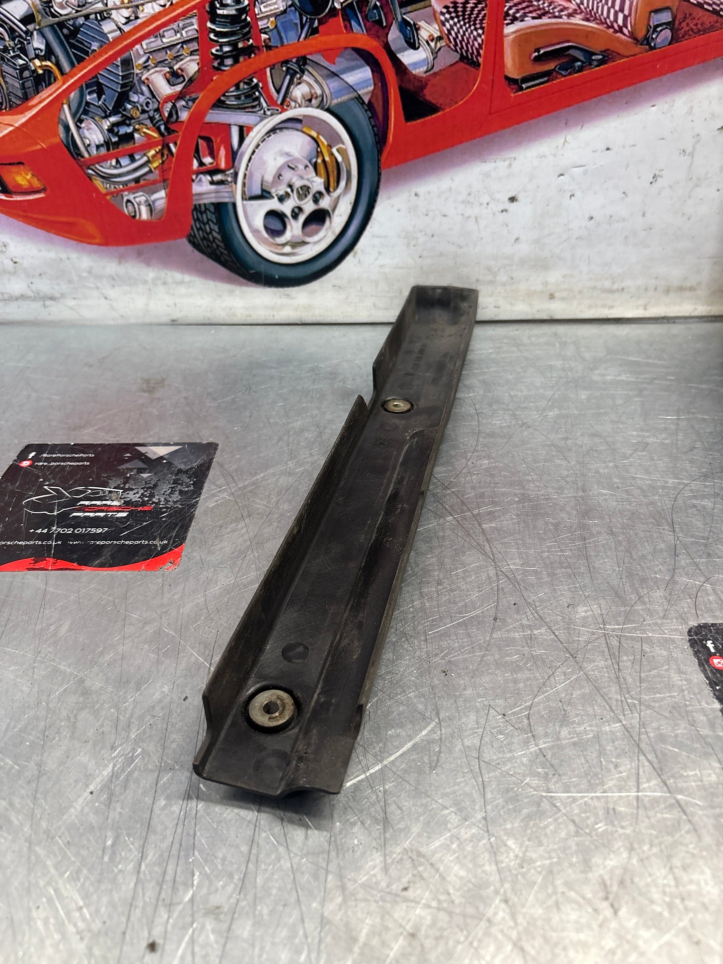 Porsche 928 Injector rail cover, used 92811070901