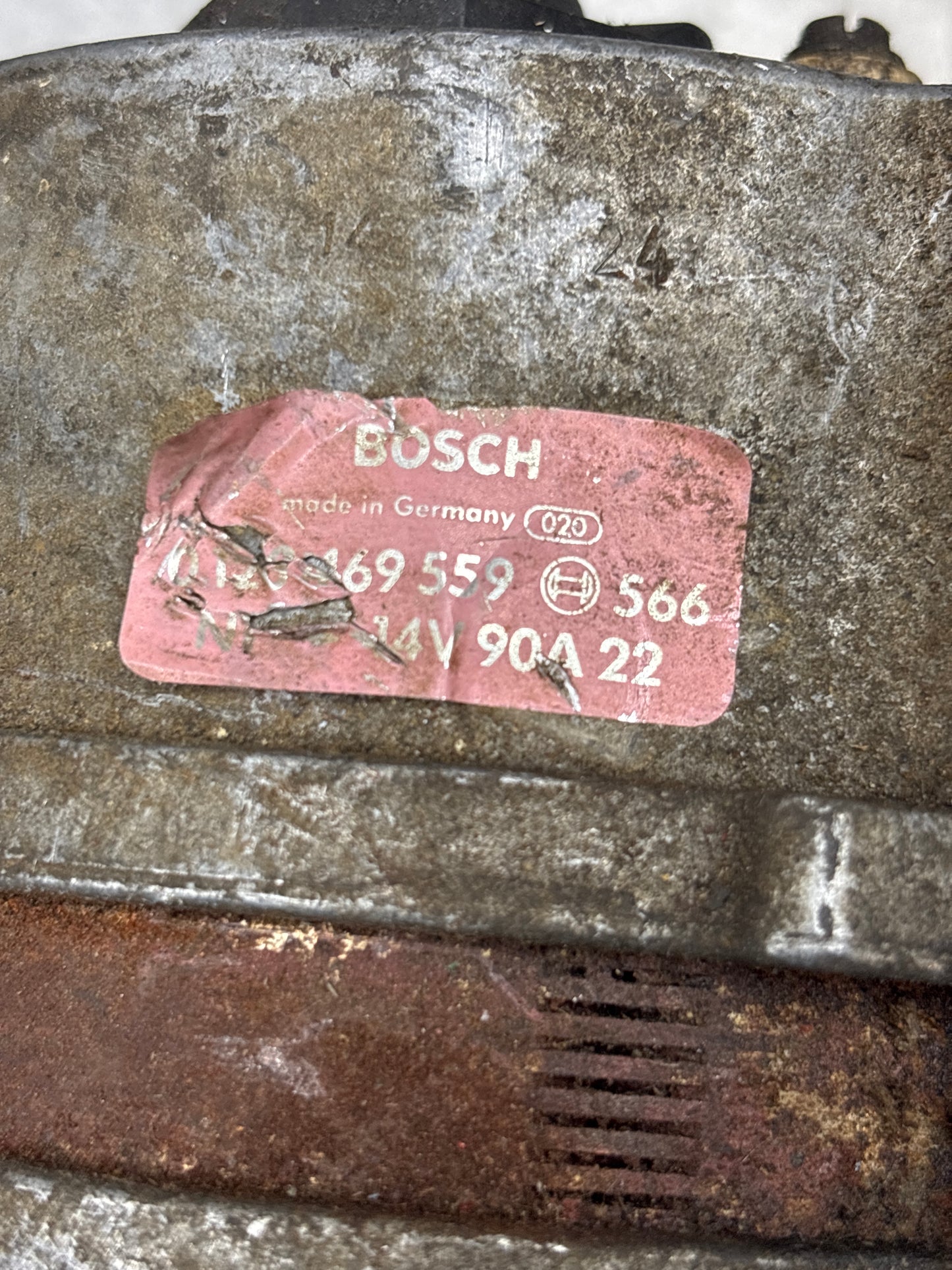 Porsche 924 944 2.5 models alternator. 0120469559 used