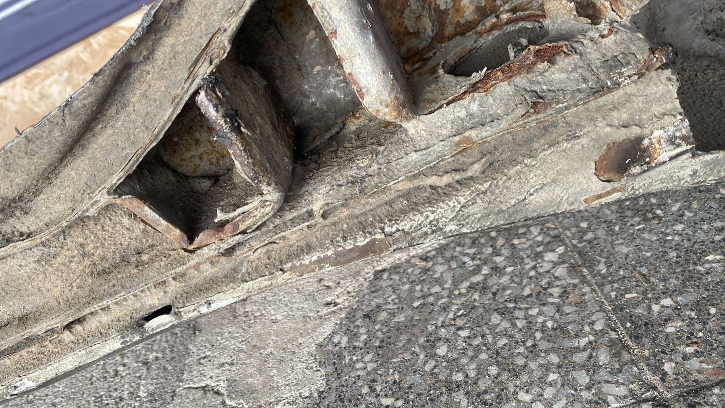 Porsche 944 Right side cut, rear fender with sill 94450390403, 94450361200