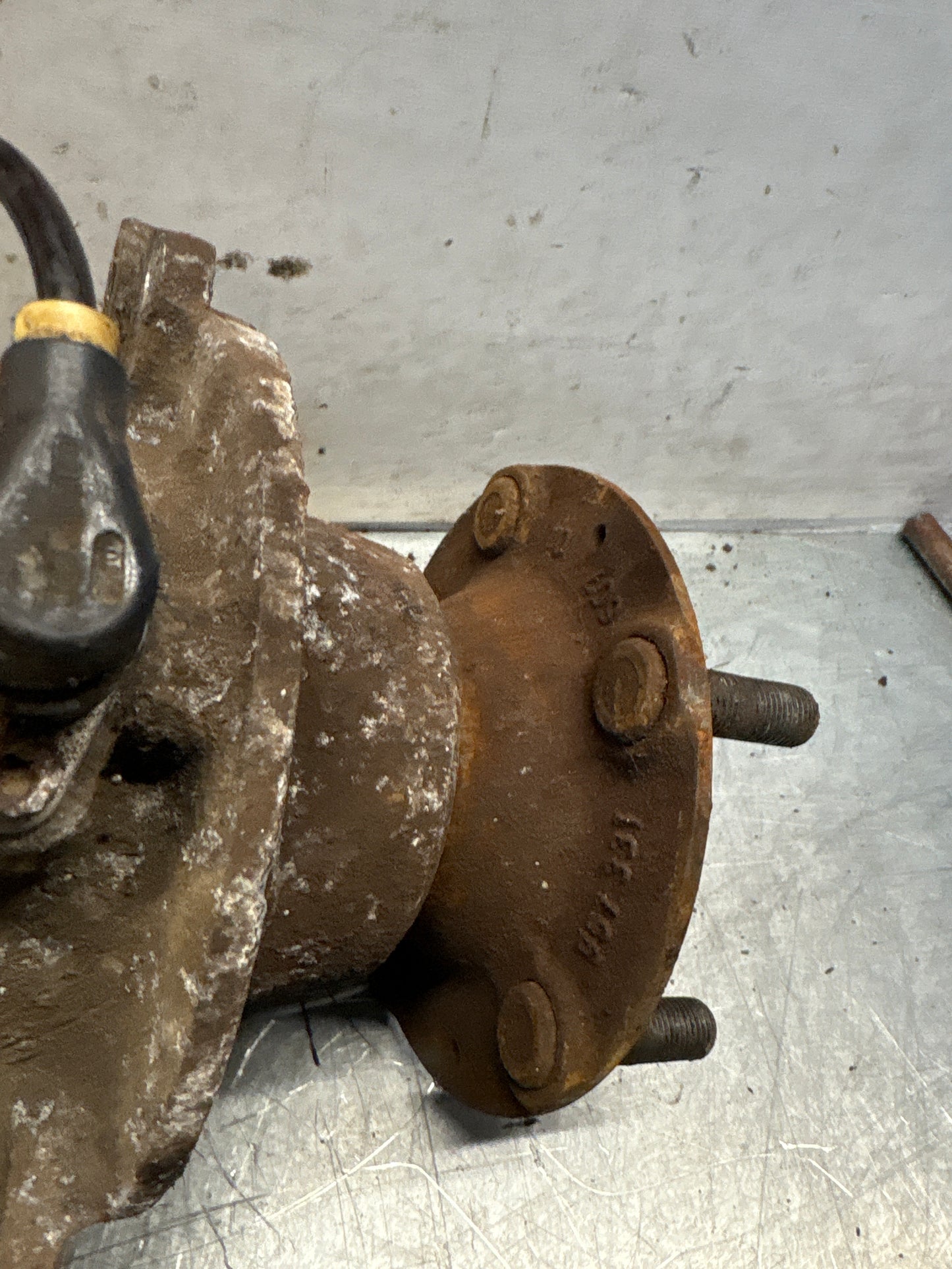 Porsche 944 alloy rear left trailing arm, used 95133151305 / 9513315134R used, with hubs