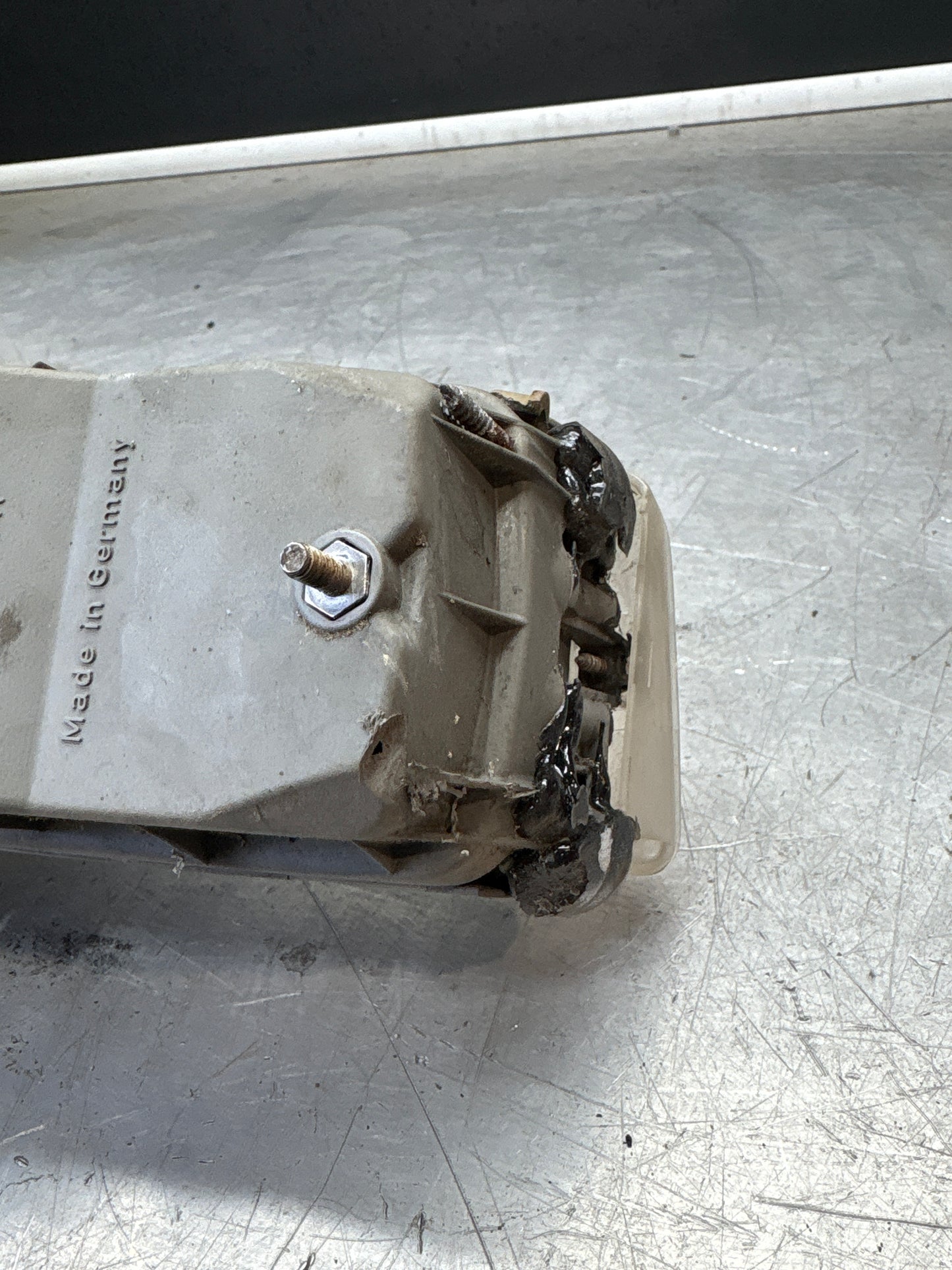 Porsche 944 S2 Turbo left foglight 95163121100 / 0305200701 cracked spares or repair