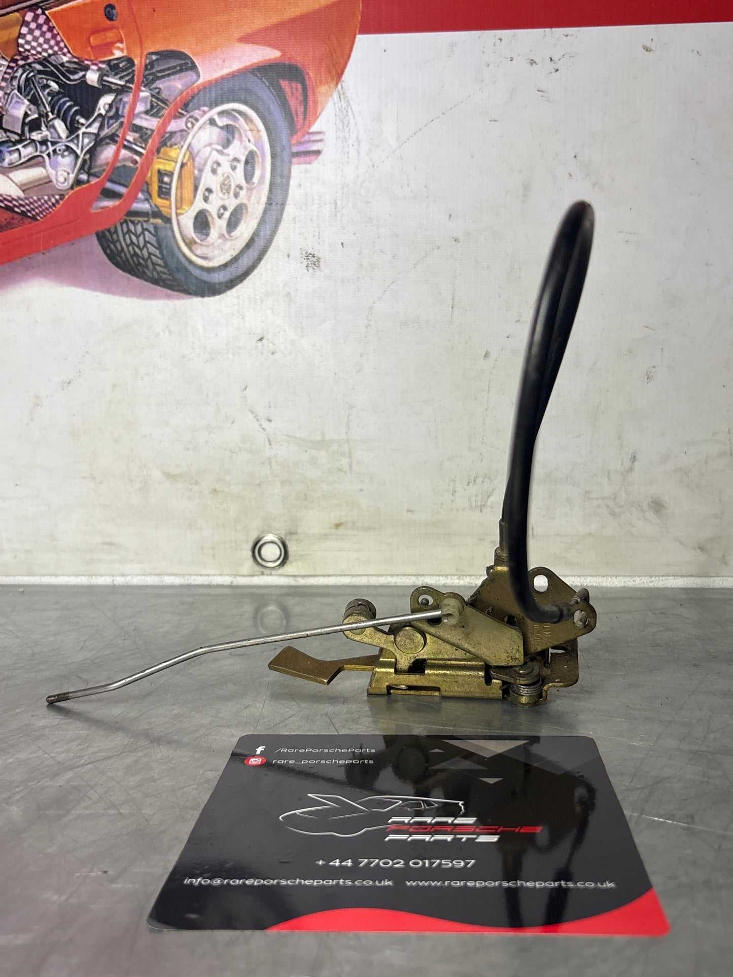 Porsche 928 Left driver side inner door lock mechanism, used 92853705307