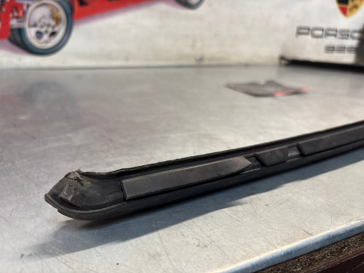 Porsche 928 left door channel seal, for spares or repair 92853732303