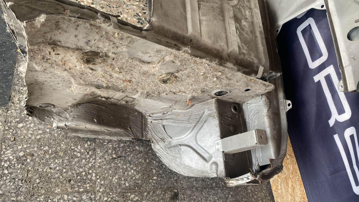 Porsche 944 complete rear cut used, 94450303701