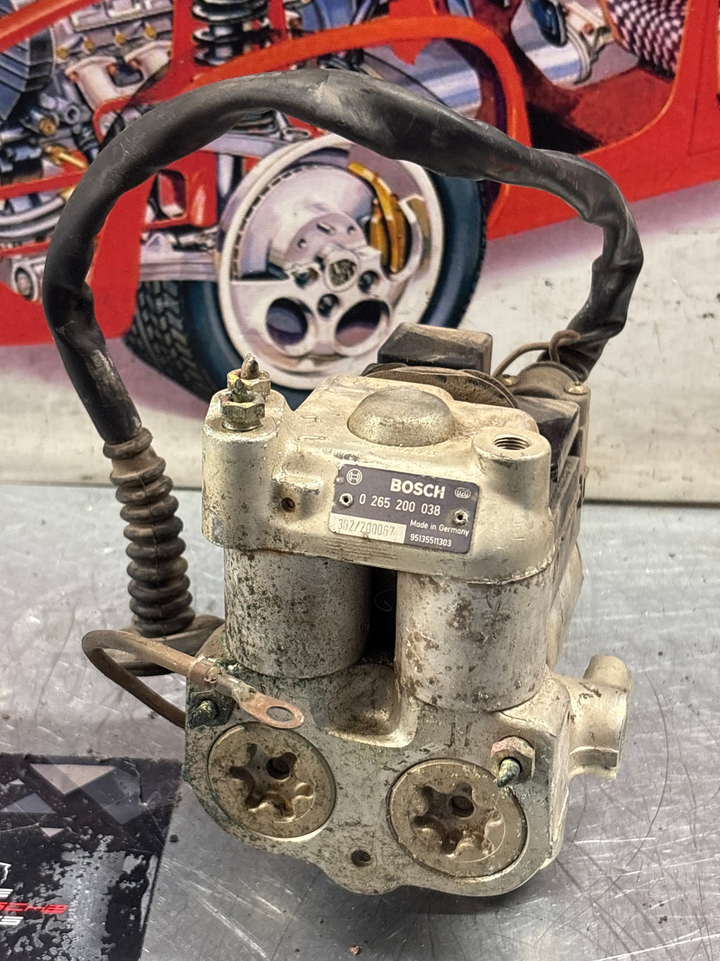 Porsche 944 Turbo Bosch ABS pump, used 0265200038 / 95135511303