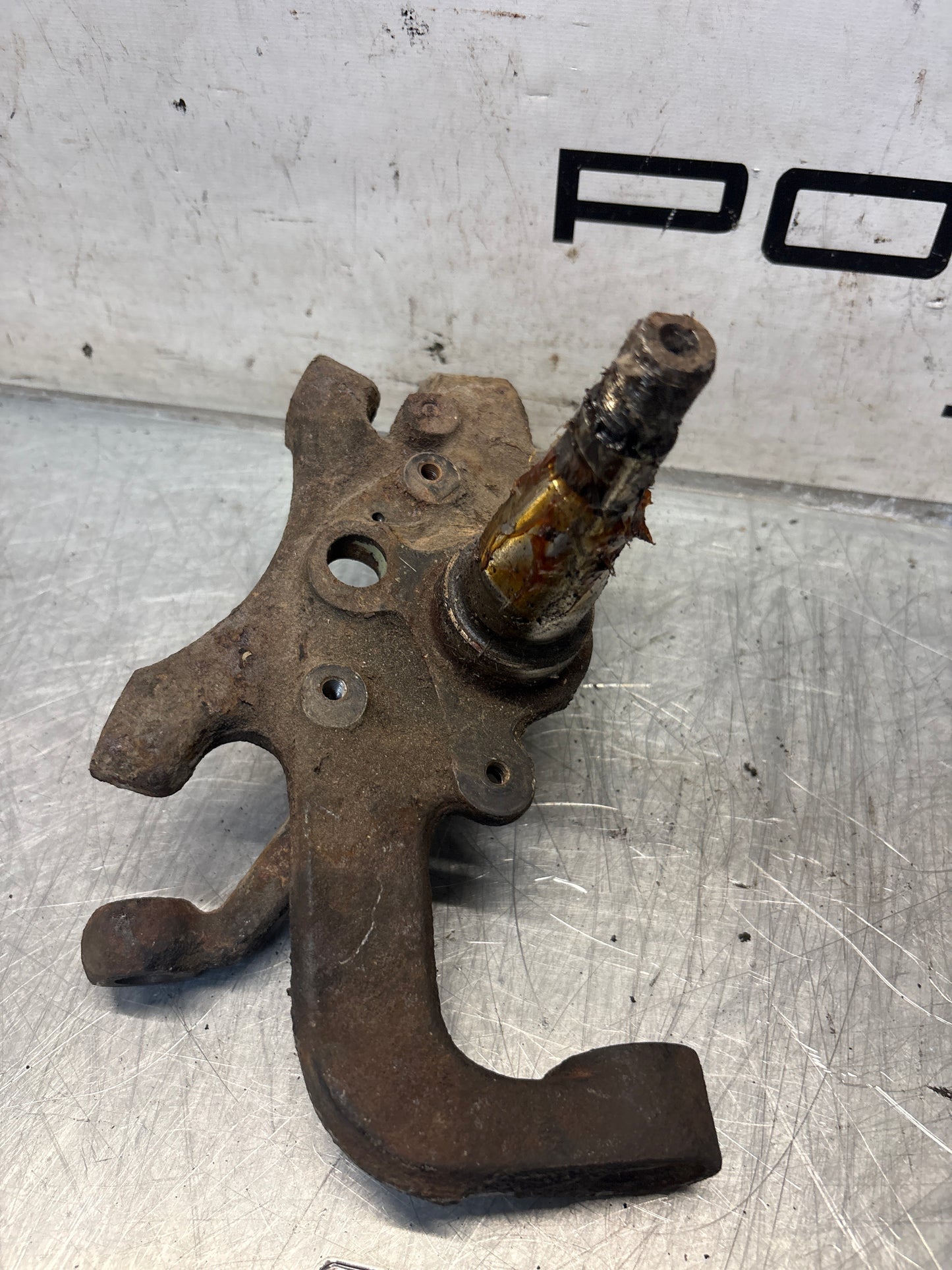 Porsche 928 right steering spindle knuckle, used 92834105817 / 92834105823