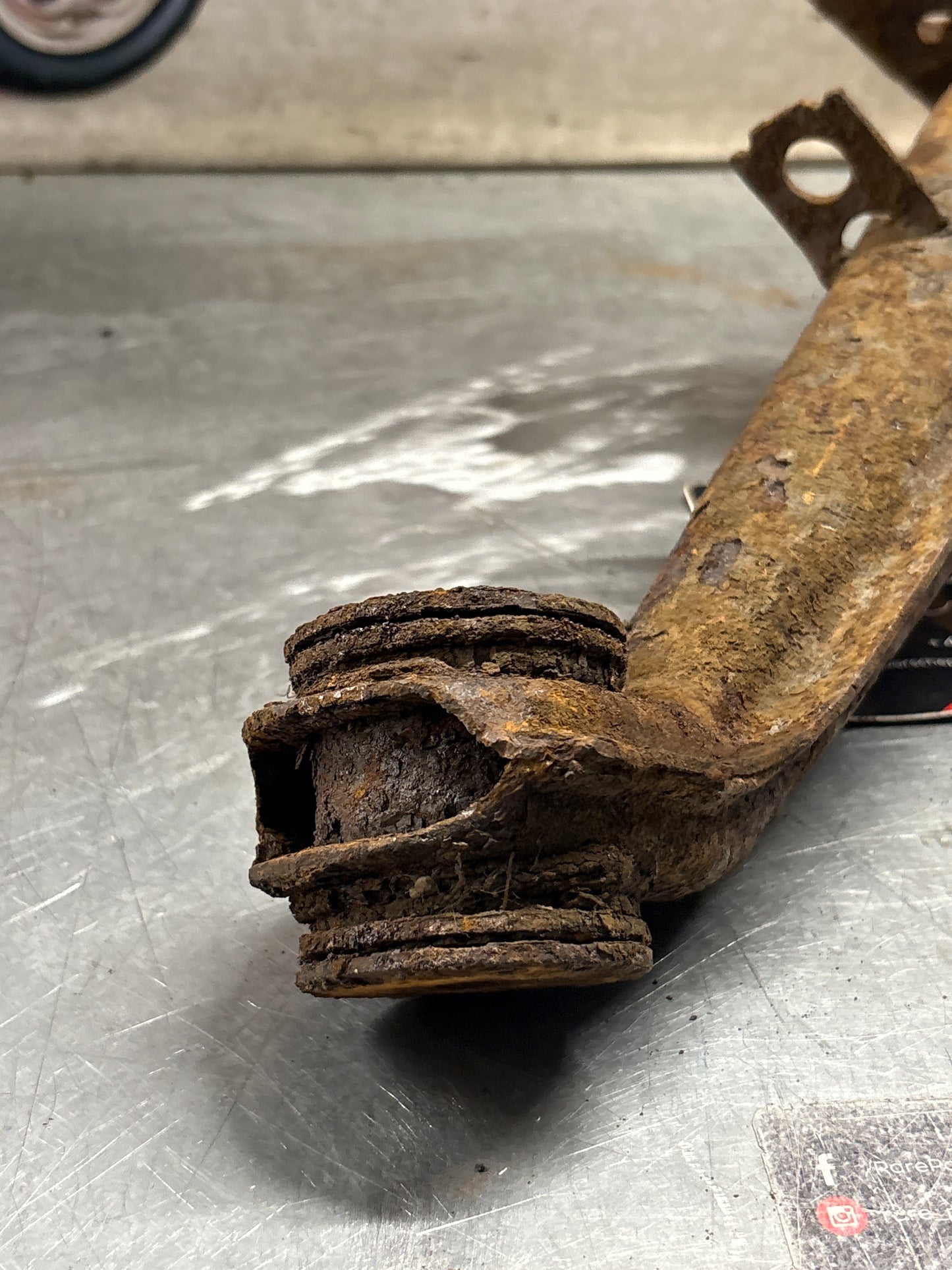 Porsche 924 944  -85.5 Rear left trailing arm, used 94433102100