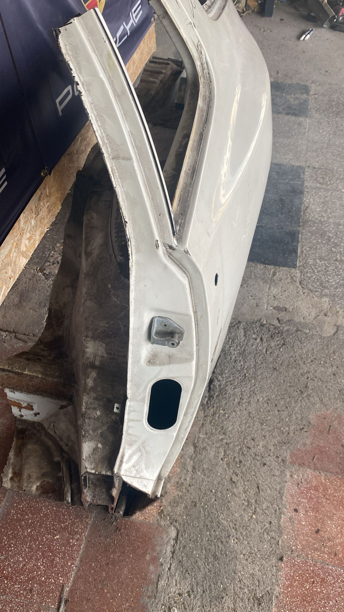 Porsche 944 left side cut, rear fender 94450390303,