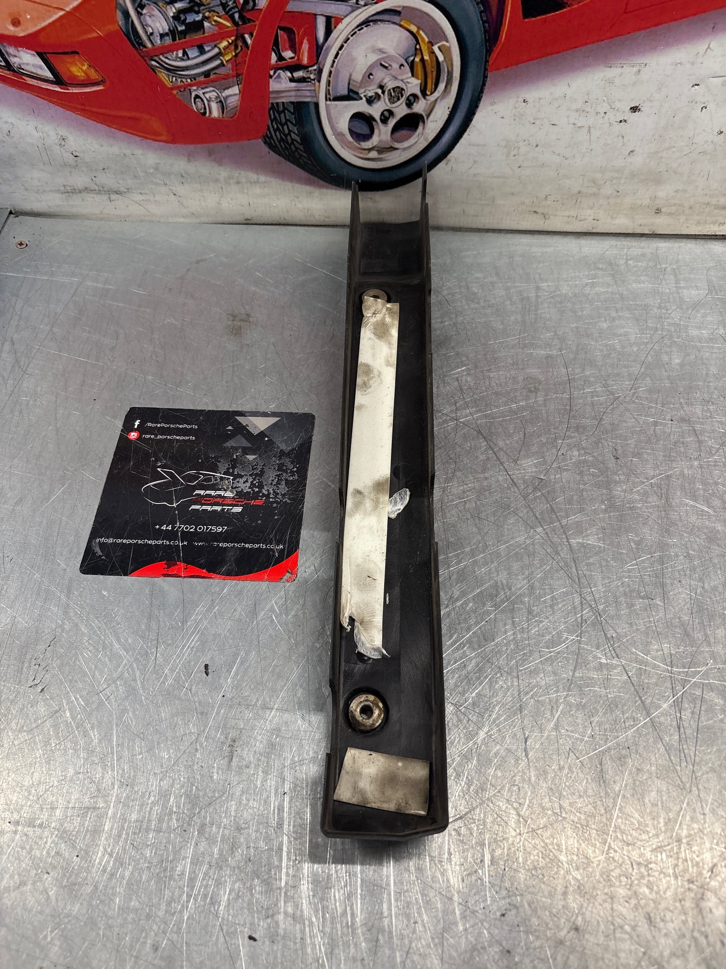 Porsche 928 Injector rail cover, used 92811071001