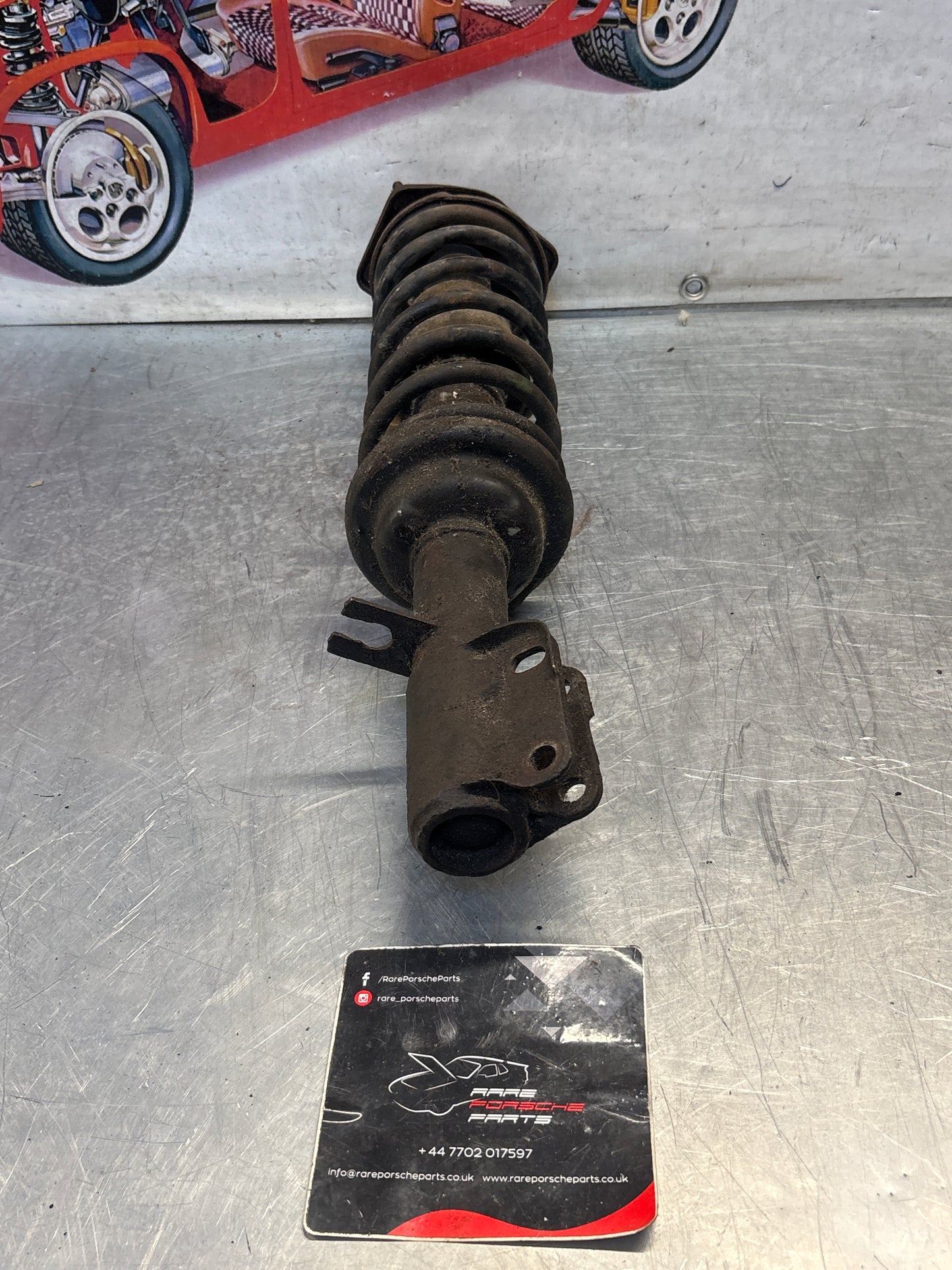 Porsche 944 in anticipo, gamba della sospensione destra 924S, usata, ricambio o riparazione