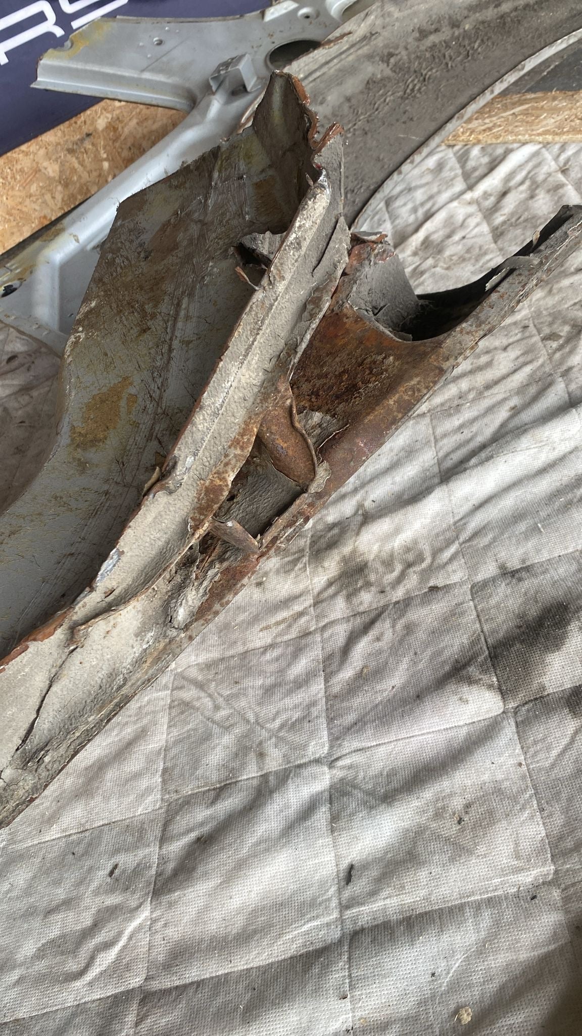 Porsche 924 76-79 Right sill / fender section, 477809602B cut