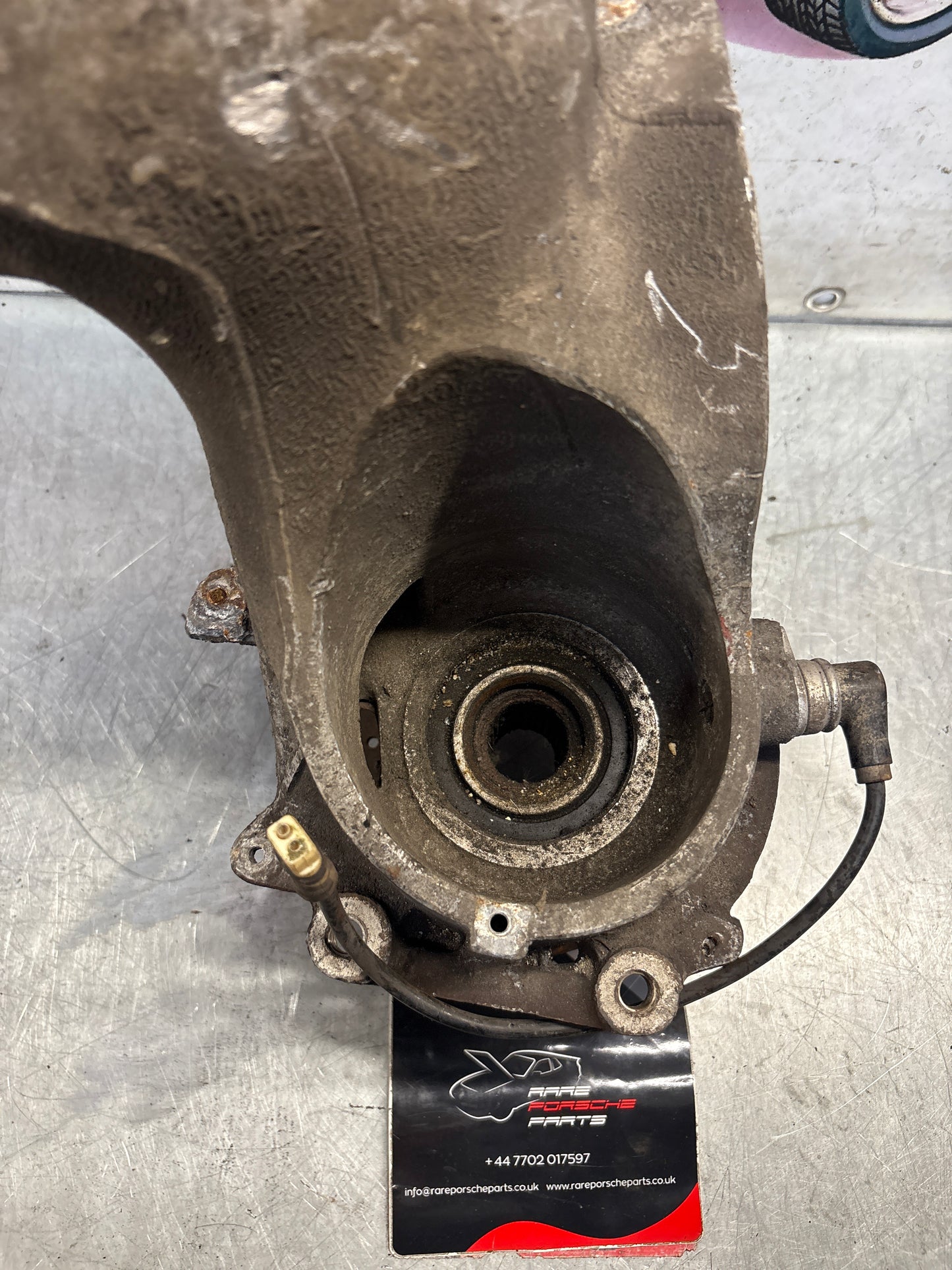 Porsche 944 alloy rear right trailing arm, used 95133151405 / 9513315144R used, with hubs