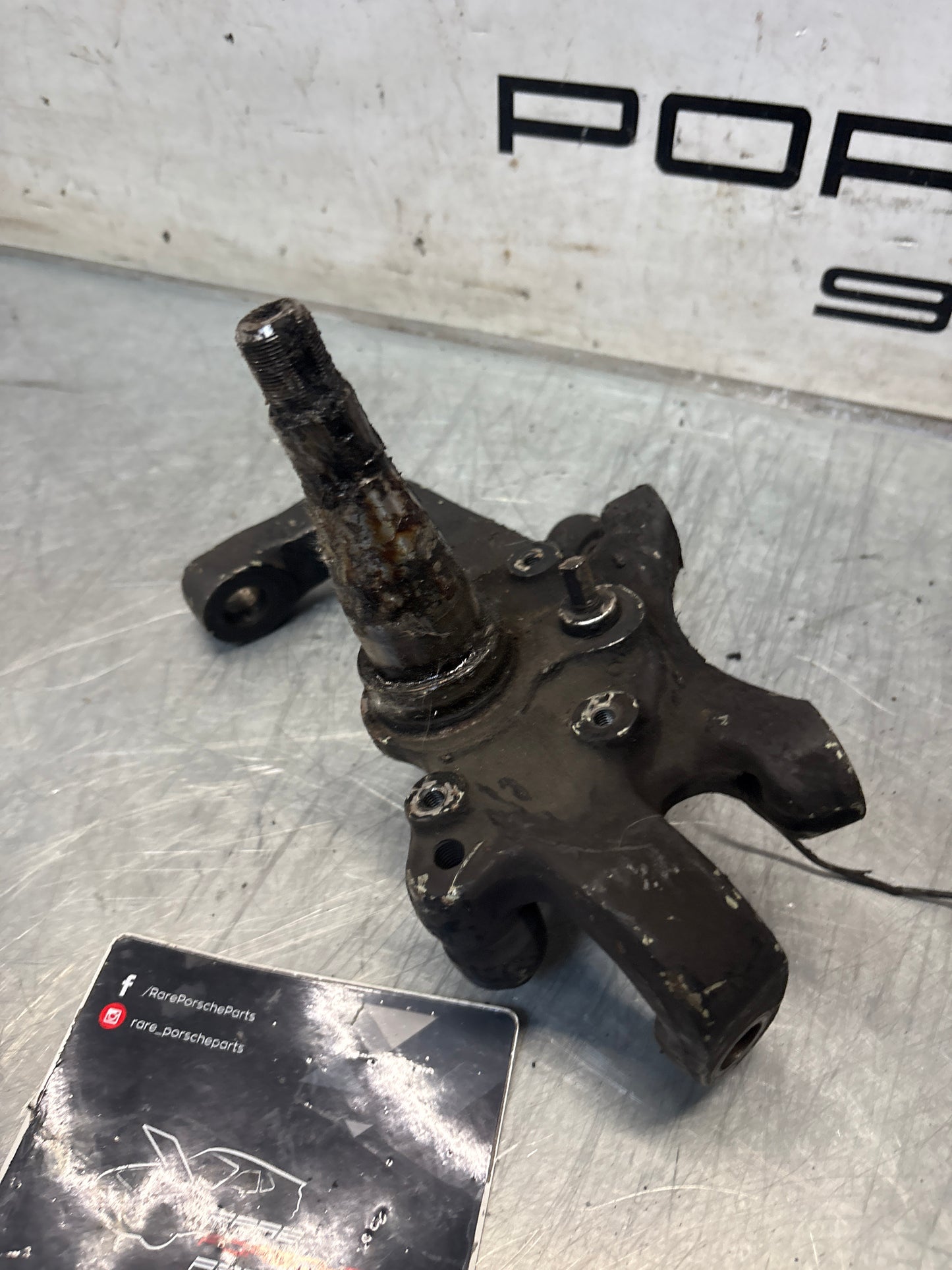 Porsche 928 right steering spindle knuckle, used 92834105817 / 92834105823