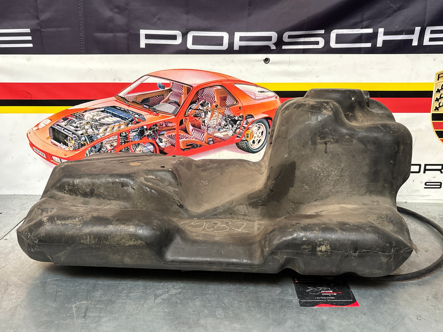 Porsche 944 86-92 plastic fuel tank 95120102101 used