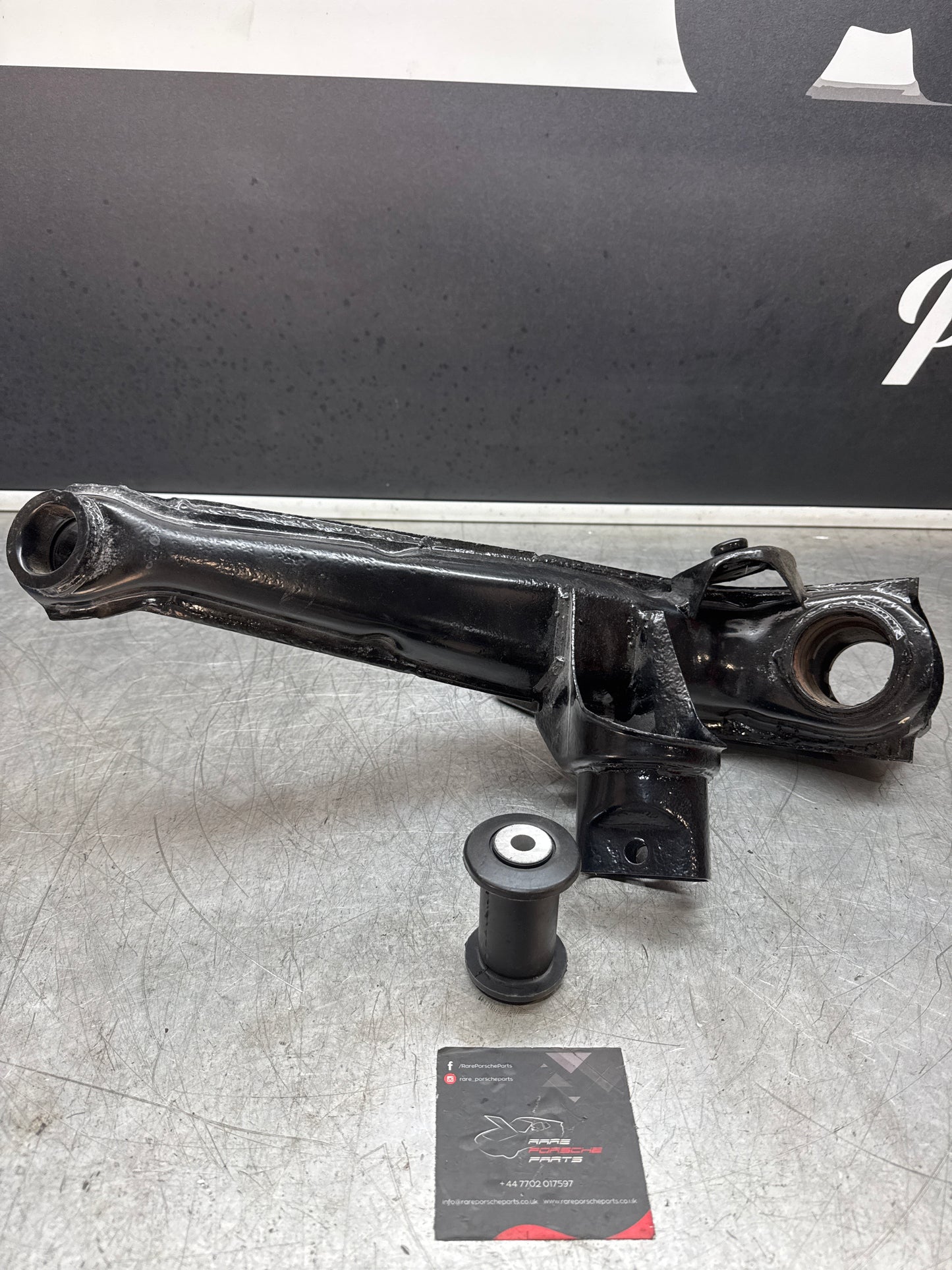 Porsche 924 944  -85.5 Rear right trailing arm, refurbished 94433102200