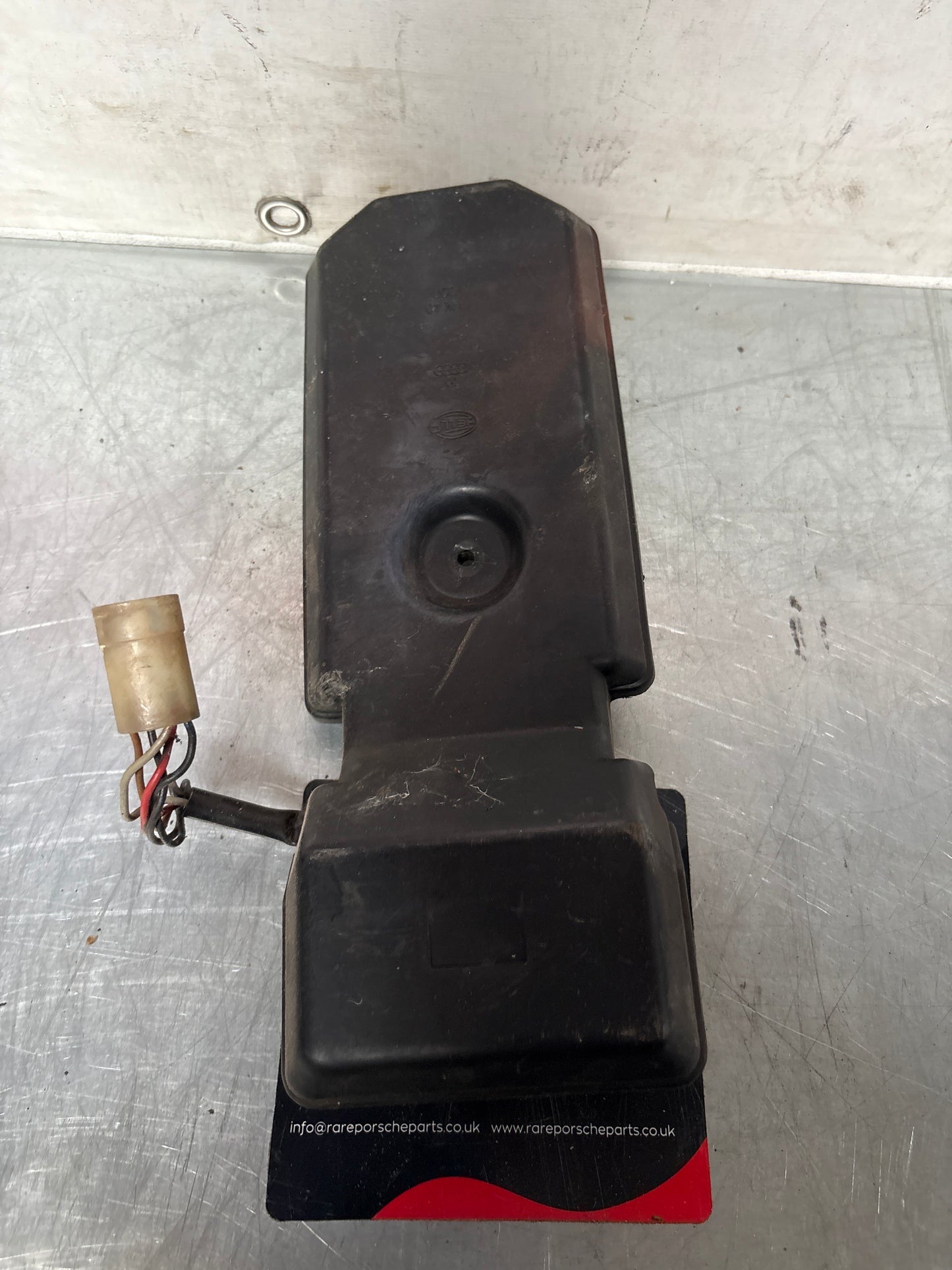 Porsche 944 Right Tail light lamp bulb holder and cover, used 477945114