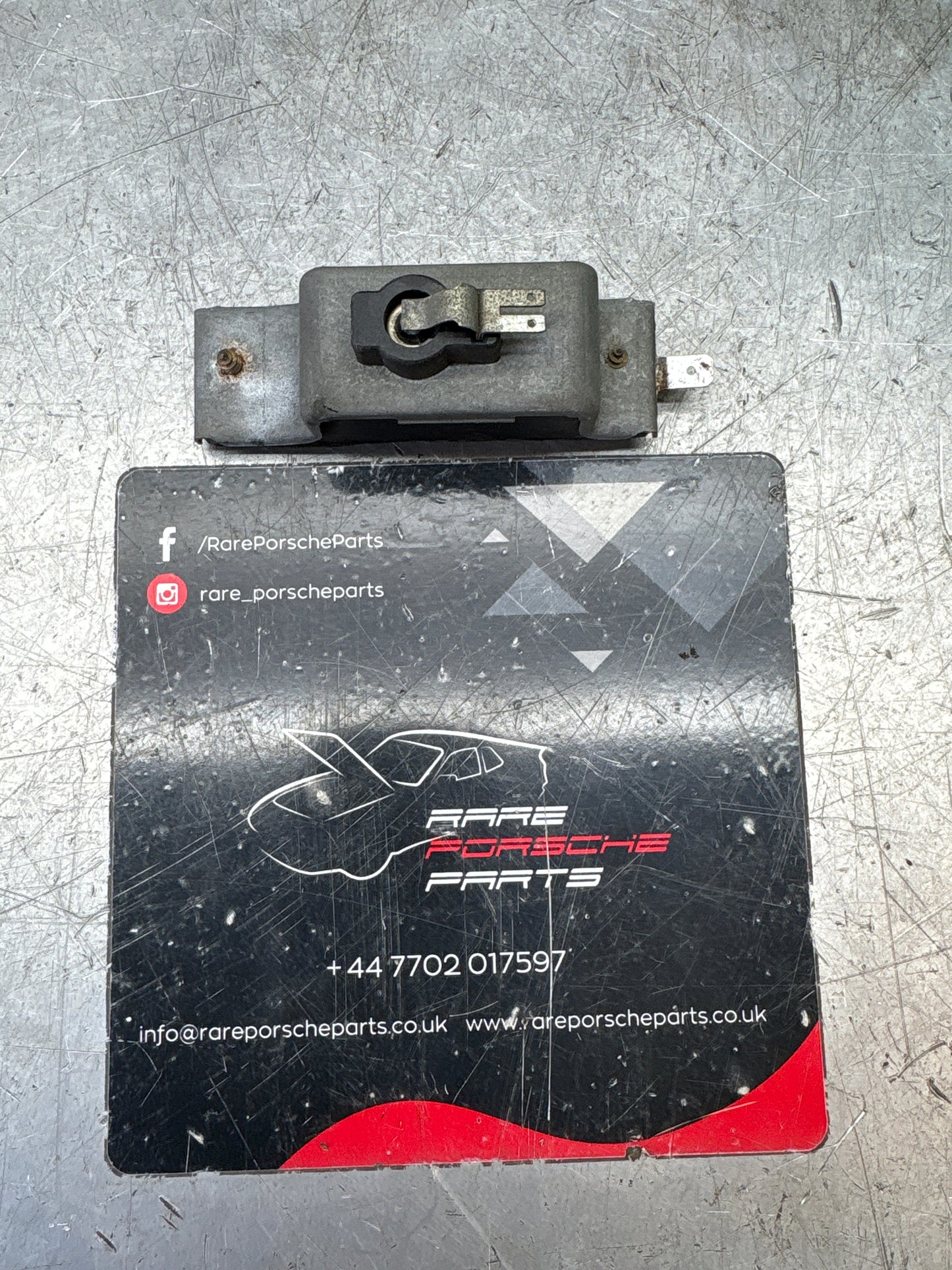 Porsche 924 / 944 rear number plate light housing 477943021A