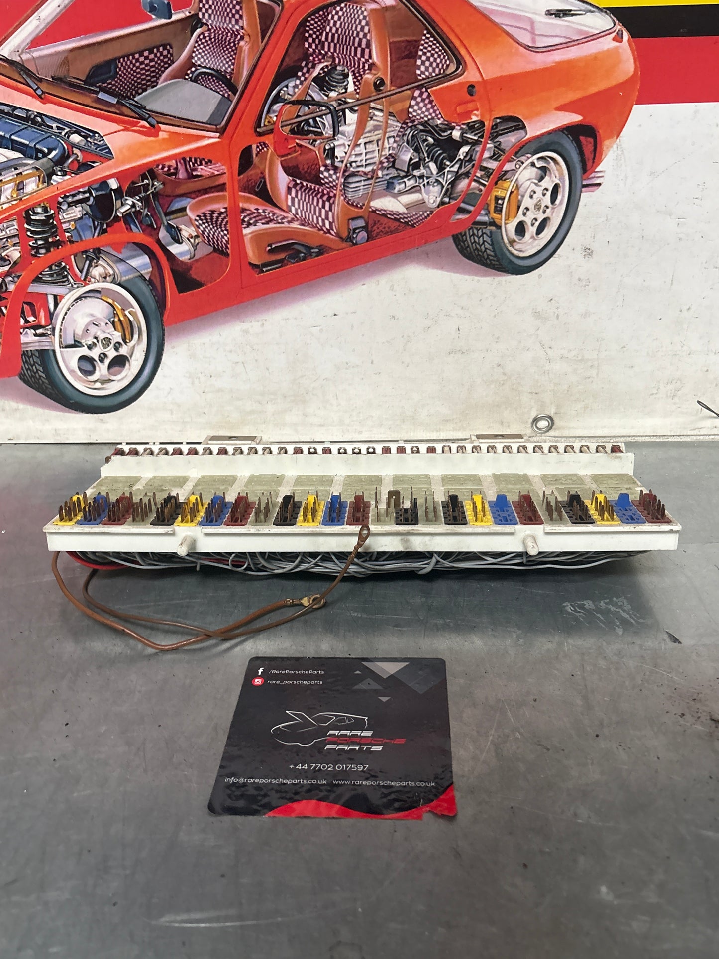 Porsche 928 relay fuse box, for spares or repair 92861010507