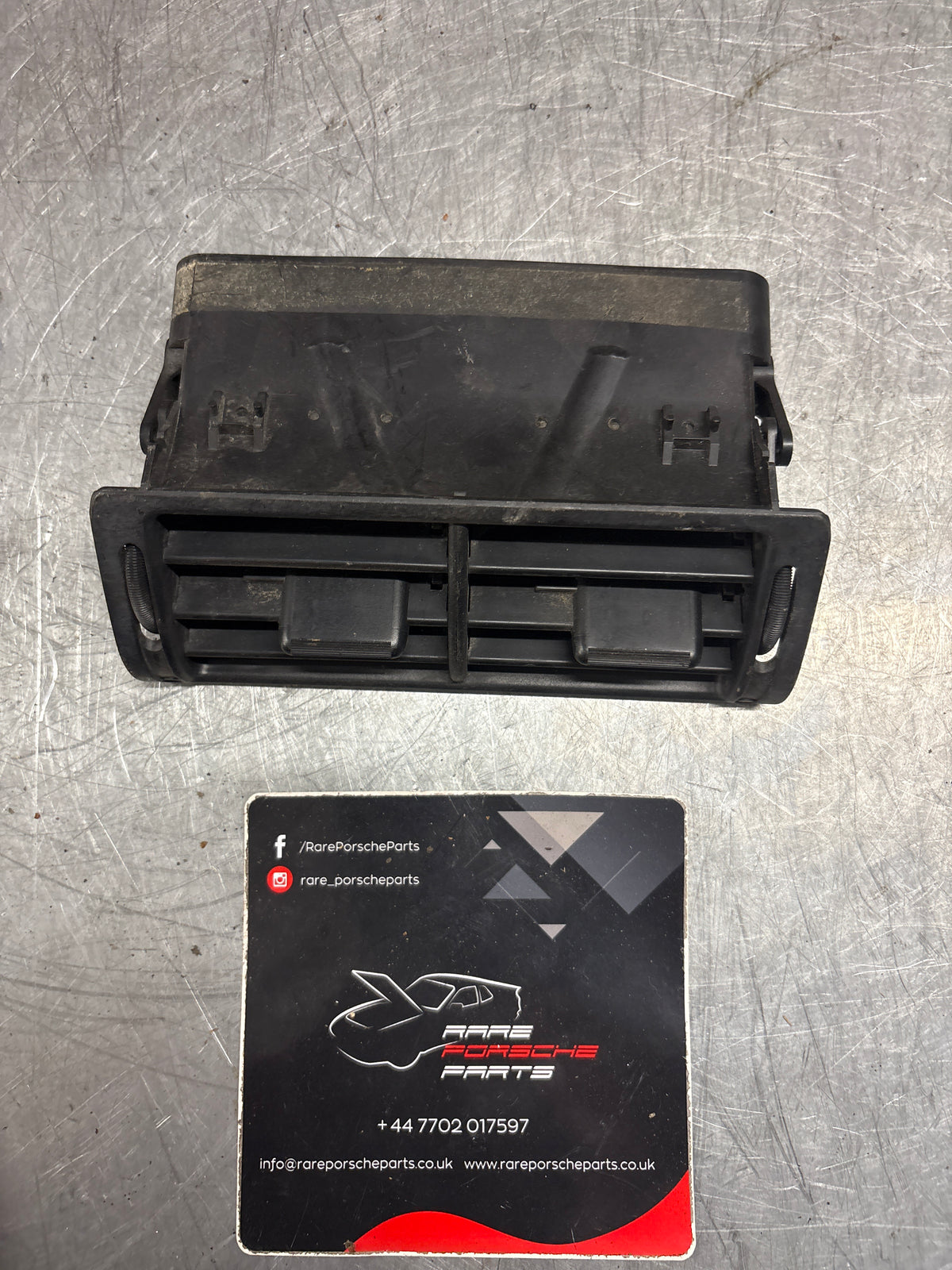 Porsche 911 930 / 964 dash air vent, used 91157205101