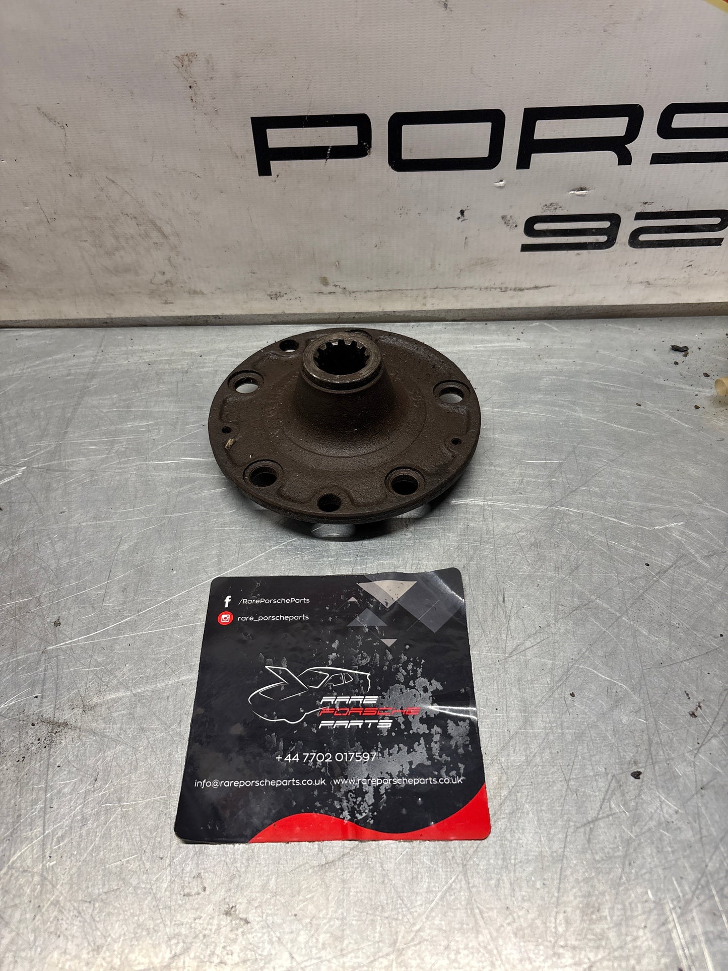 Porsche 944 (82-85.5) 924 Turbo rear wheel hub 477501605, used