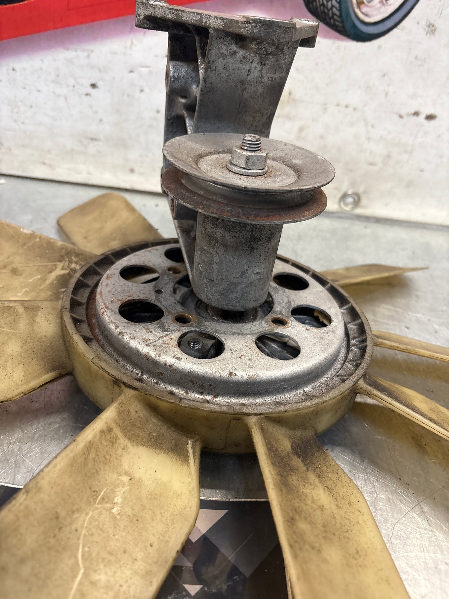 Porsche 928 late engine cooling fan clutch with bracket, used 92810611205 / 92810613701 / 9281061104R