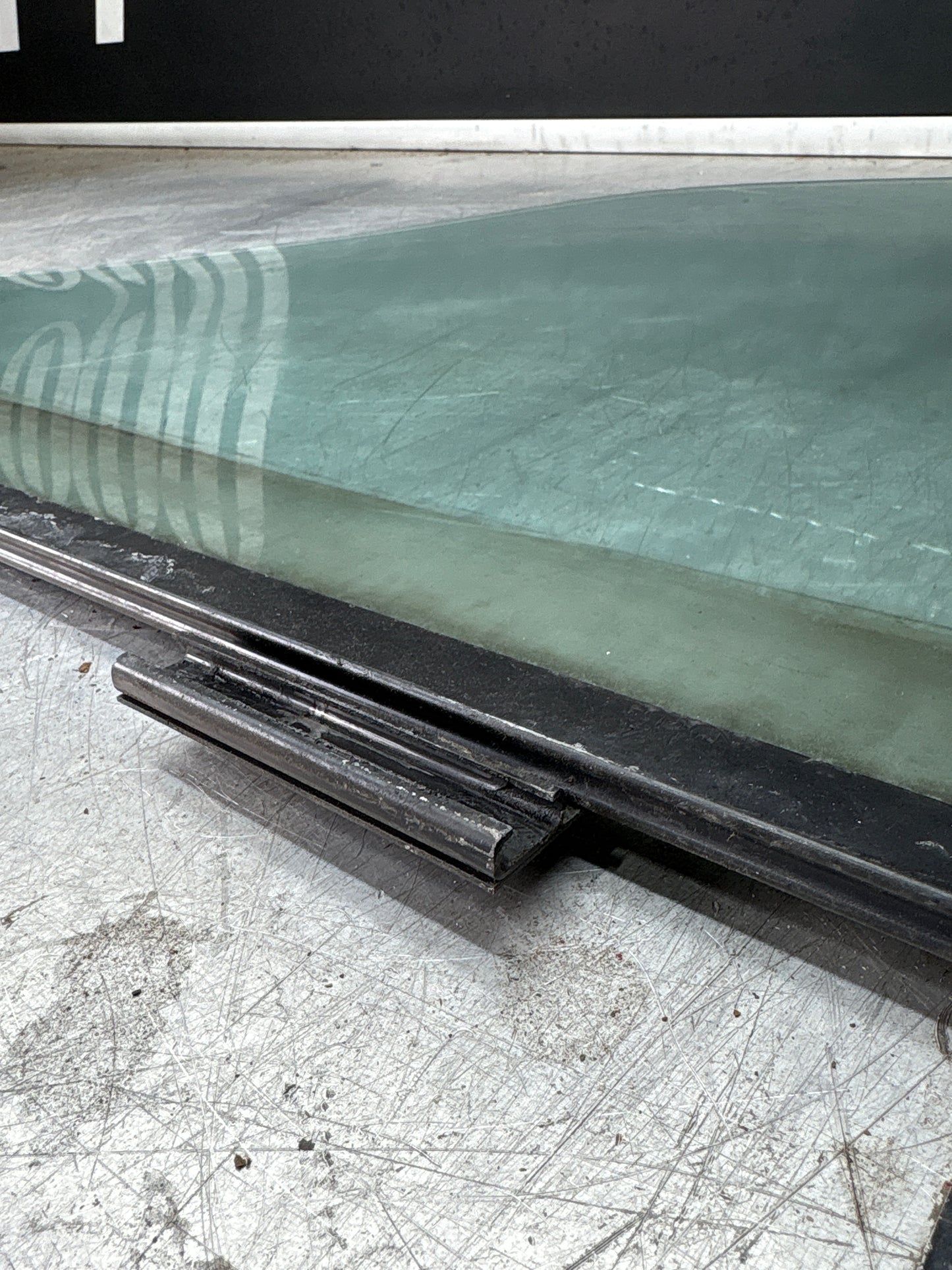 Porsche 944 Right side door glass, used 94454202401