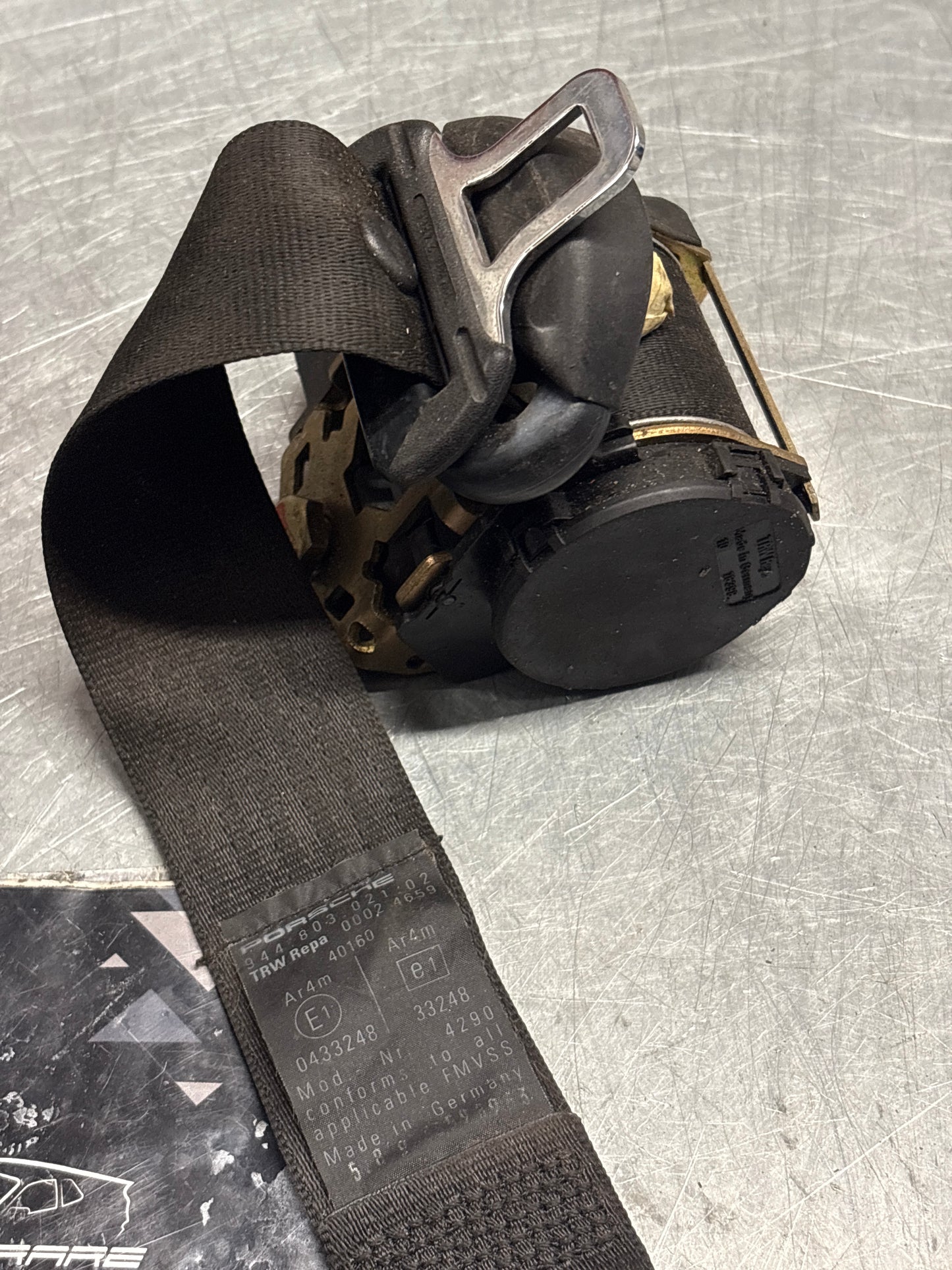 Porsche 944 968 left rear seat belt, 94480302102, used